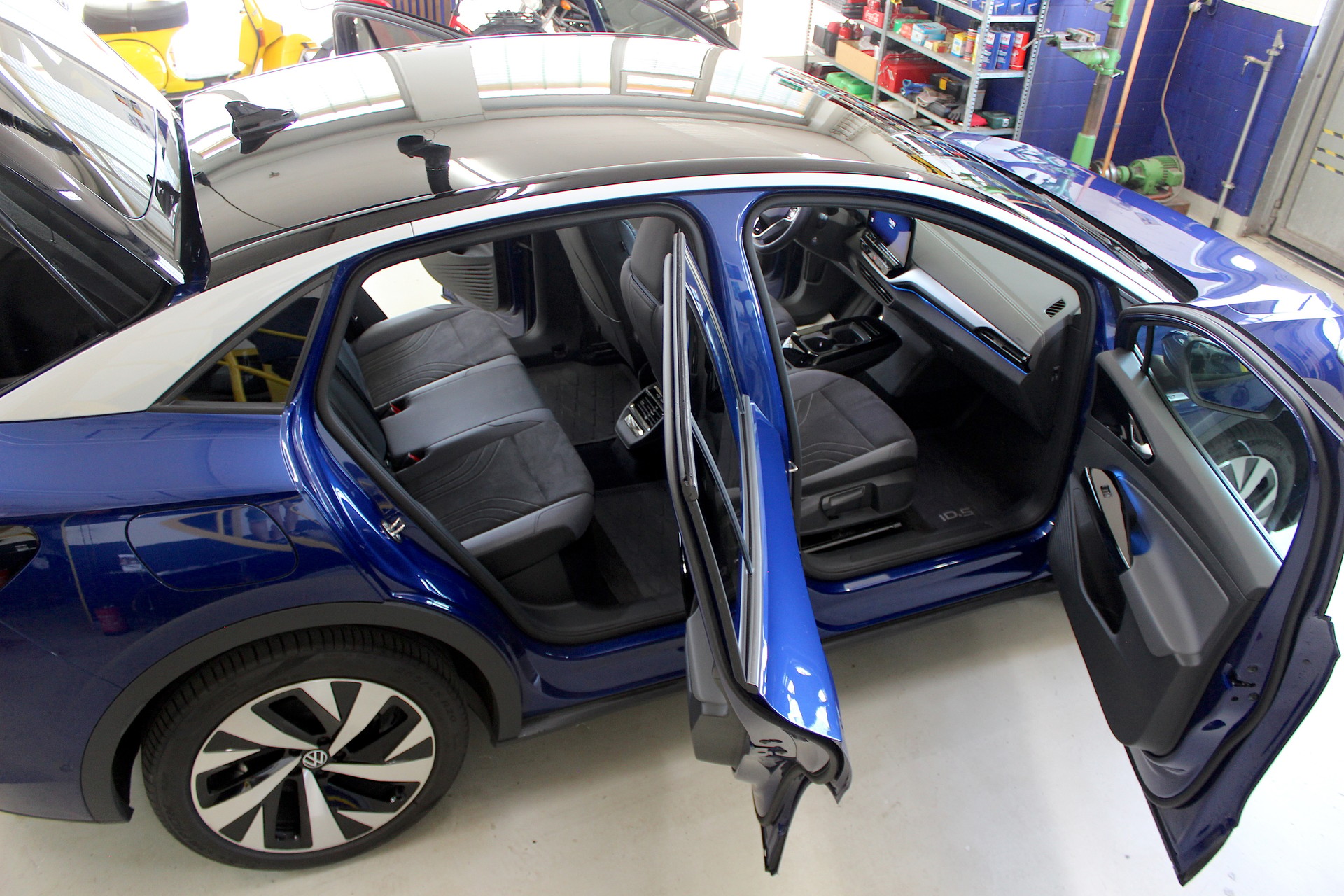 VW ID.5 Pro Performance 77 kWh 💥 TOP Ausstattung inkl. AHK 💥 Garantie 💥 Lieferung möglich-image-16