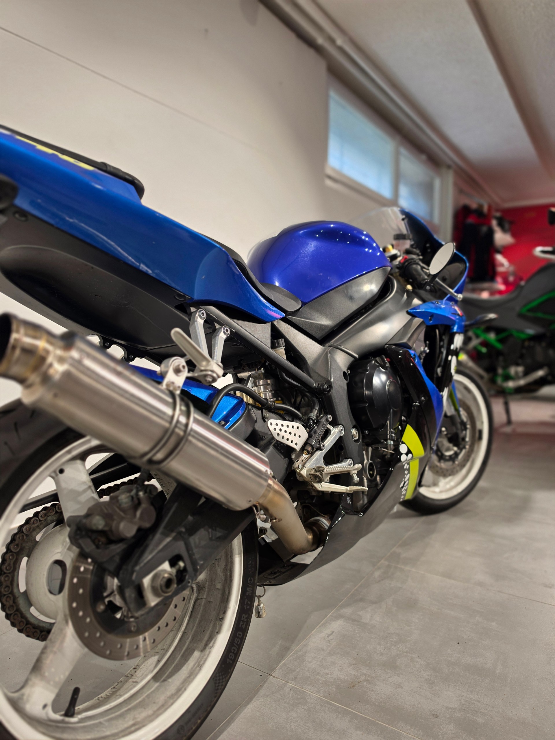 YAMAHA YZF-R1-image-5