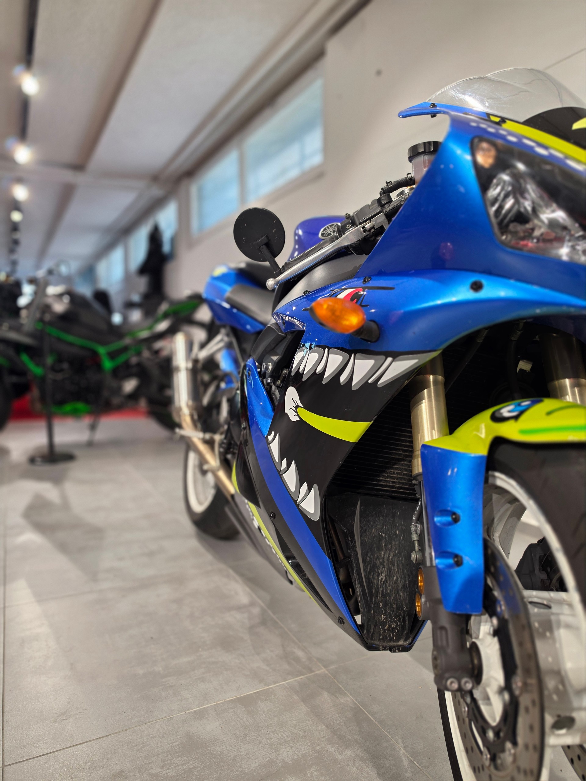 YAMAHA YZF-R1-image-3