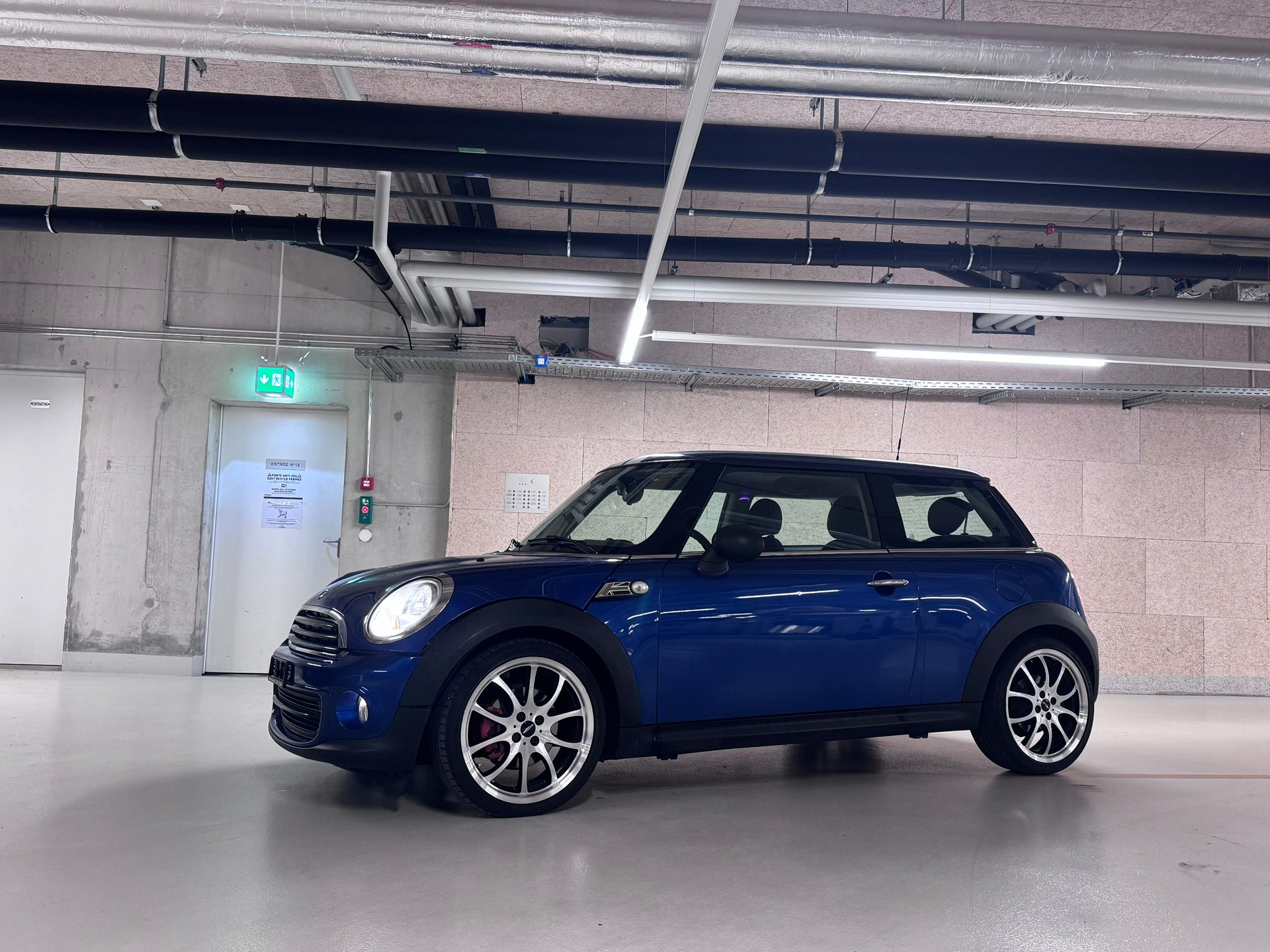 MINI One Ray-showroom-element-2