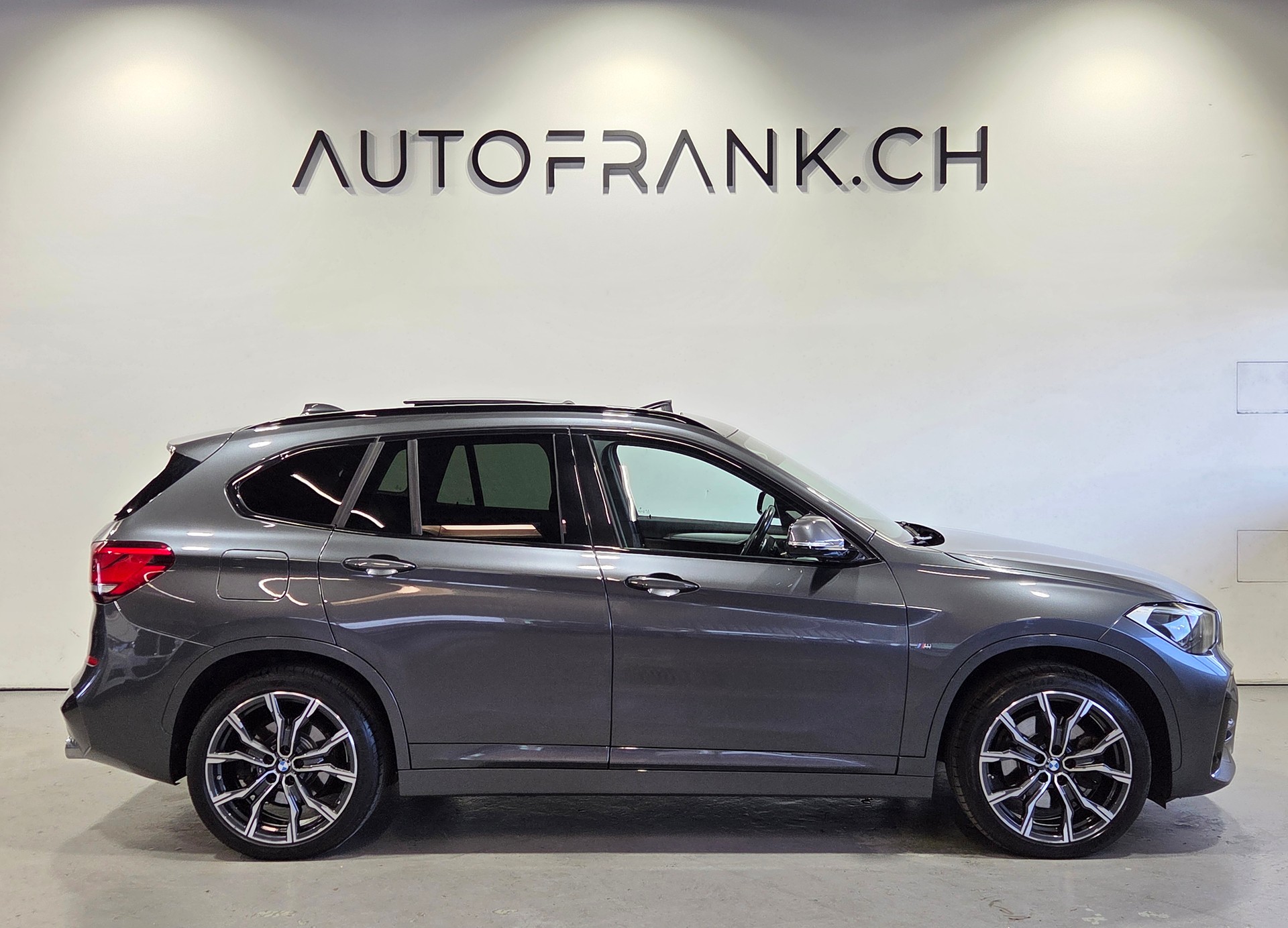 BMW X1 25d xDrive M-Sport-showroom-element-1