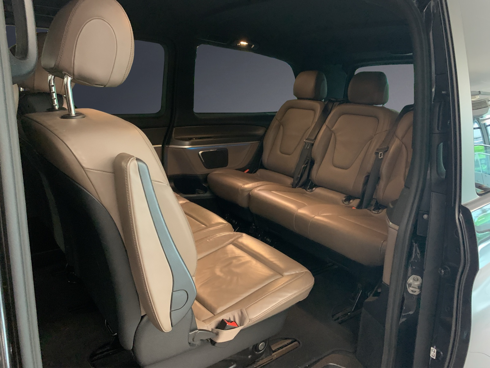 MERCEDES-BENZ V 300 d lang Swiss Edition 4Matic 9G-Tronic-image-6