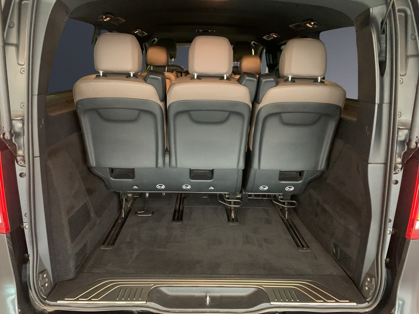 MERCEDES-BENZ V 300 d lang Swiss Edition 4Matic 9G-Tronic-image-12