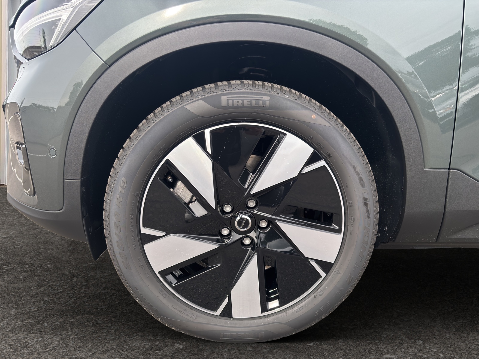 VOLVO EX40 Twin Ultra AWD-image-17