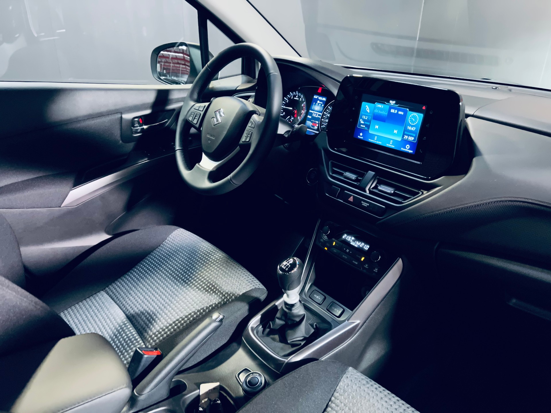 SUZUKI S-Cross 1.4 16V Compact+ MHD 4WD-image-17