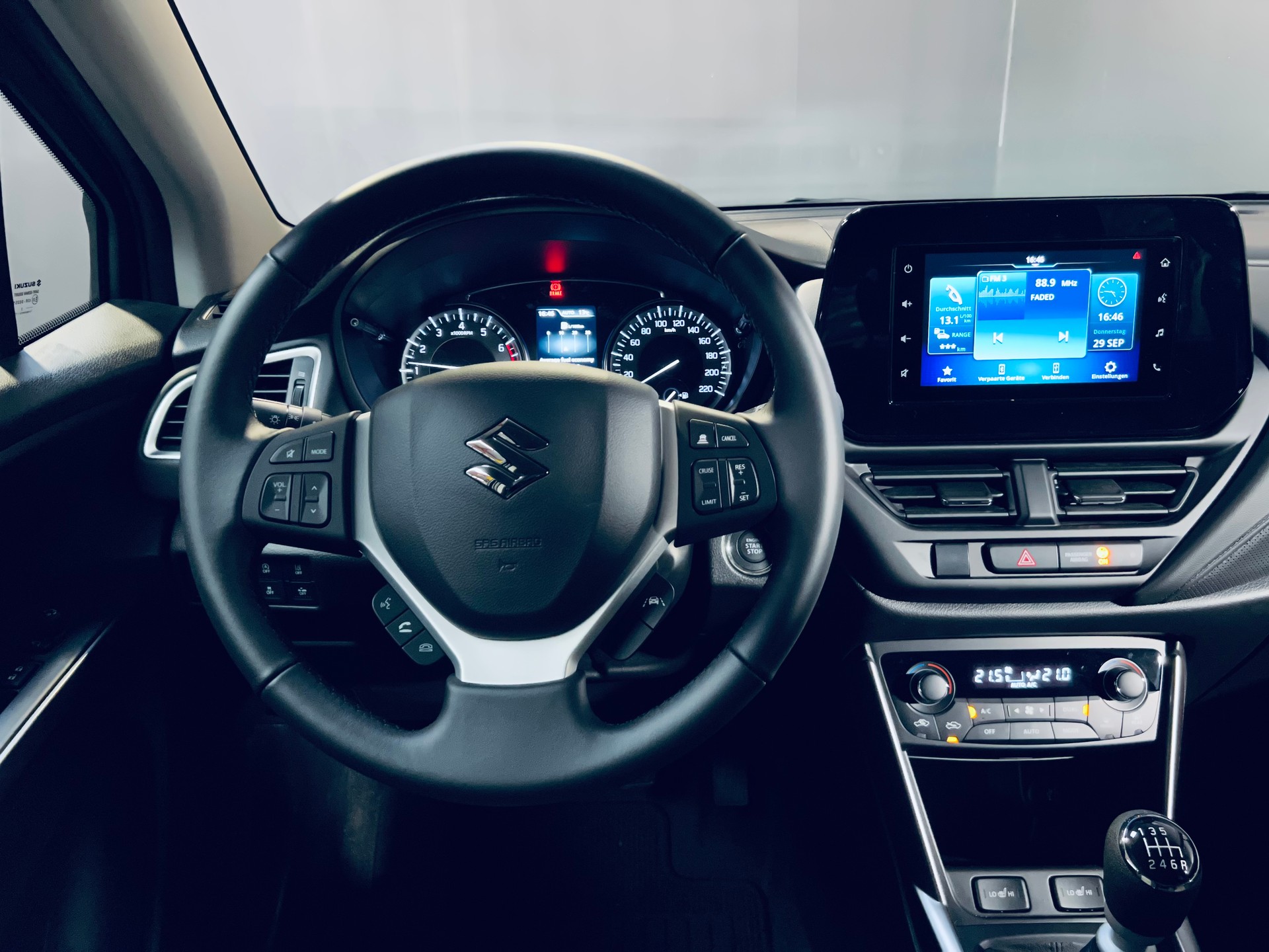 SUZUKI S-Cross 1.4 16V Compact+ MHD 4WD-image-13