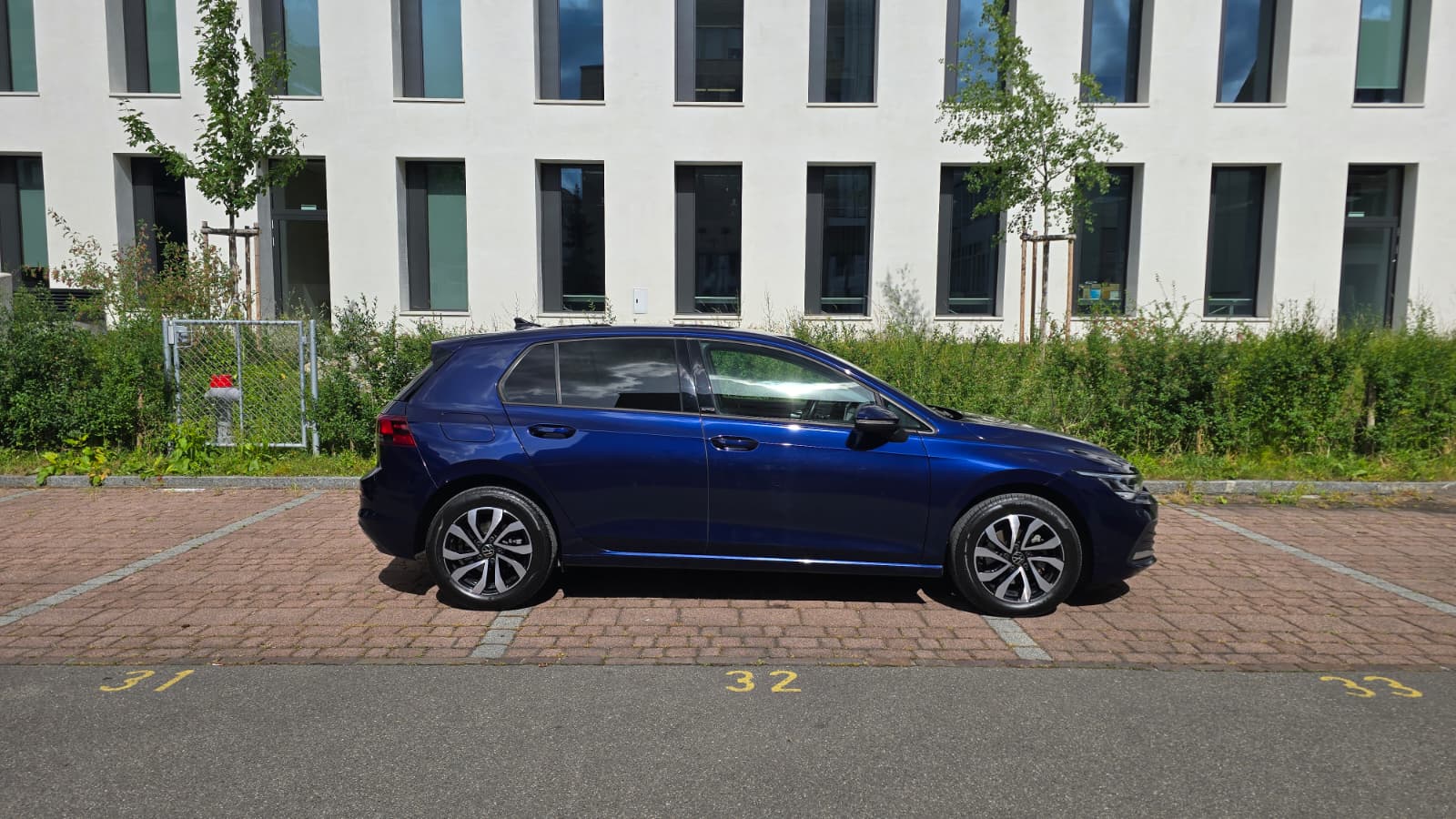 VW 2.0 TDI ACTIVE | Zweite Hand | Top Ausstattung | Frisch ab MFK | Elk Anhängerkupplung | Spurhalteassistent | Rückfahrtkamera-image-3