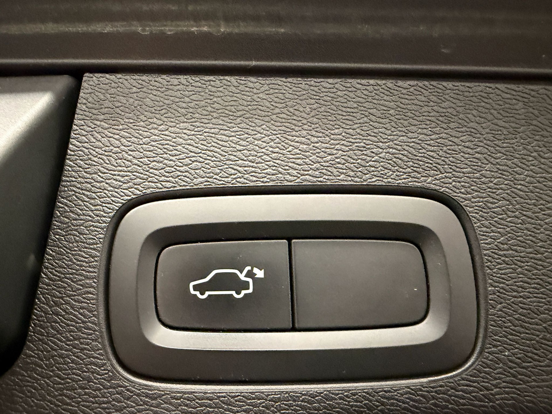 VOLVO XC60 D5 AWD R-Design Geartronic-image-17