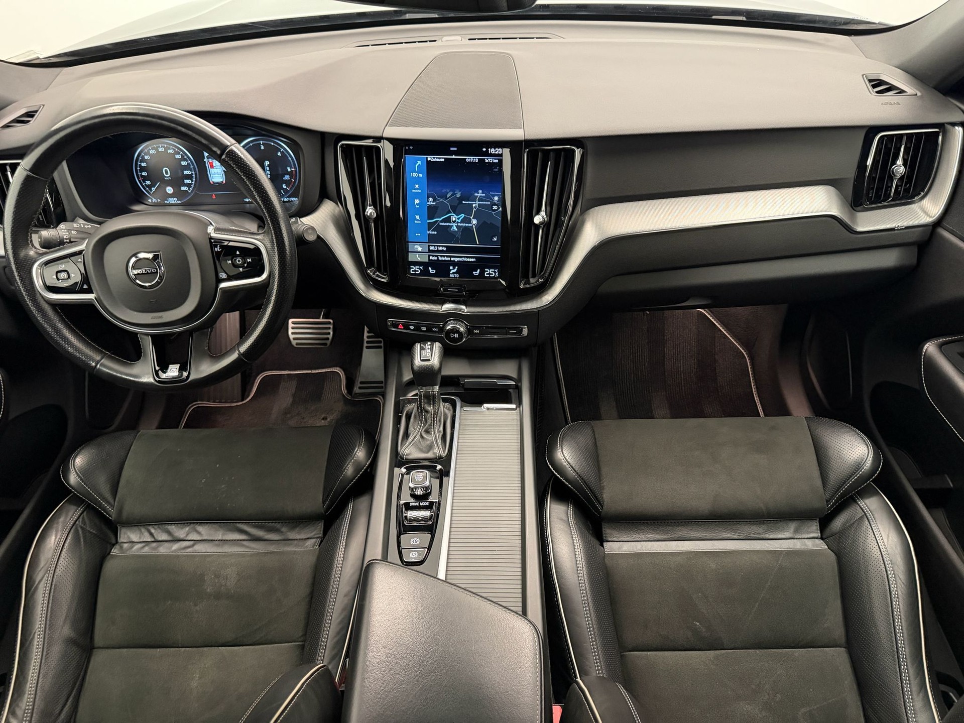VOLVO XC60 D5 AWD R-Design Geartronic-image-12