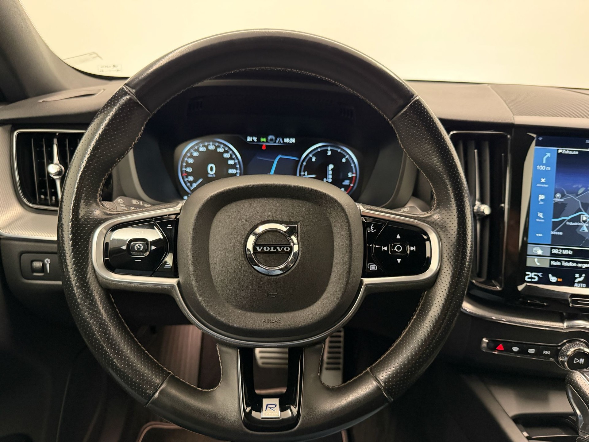 VOLVO XC60 D5 AWD R-Design Geartronic-image-22