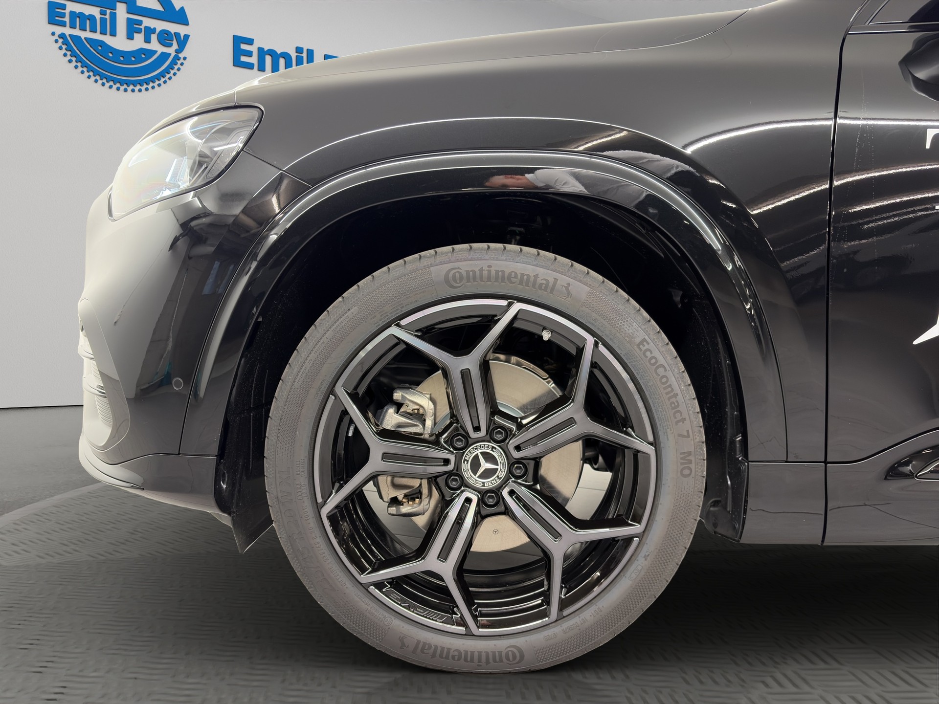 MERCEDES-BENZ GLB 220 4matic-showroom-element-3