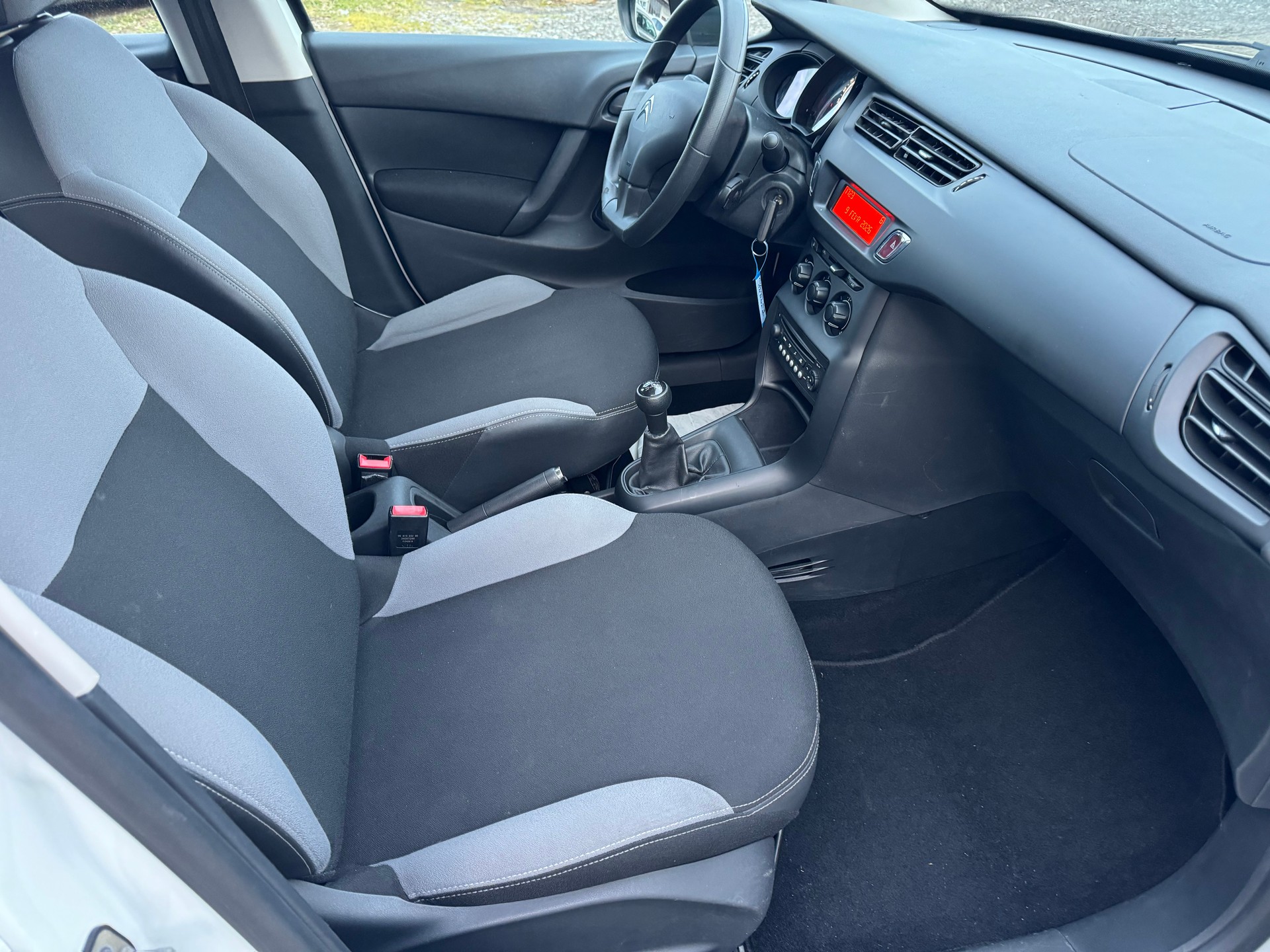 CITROEN C3 1.0i Attraction-image-6