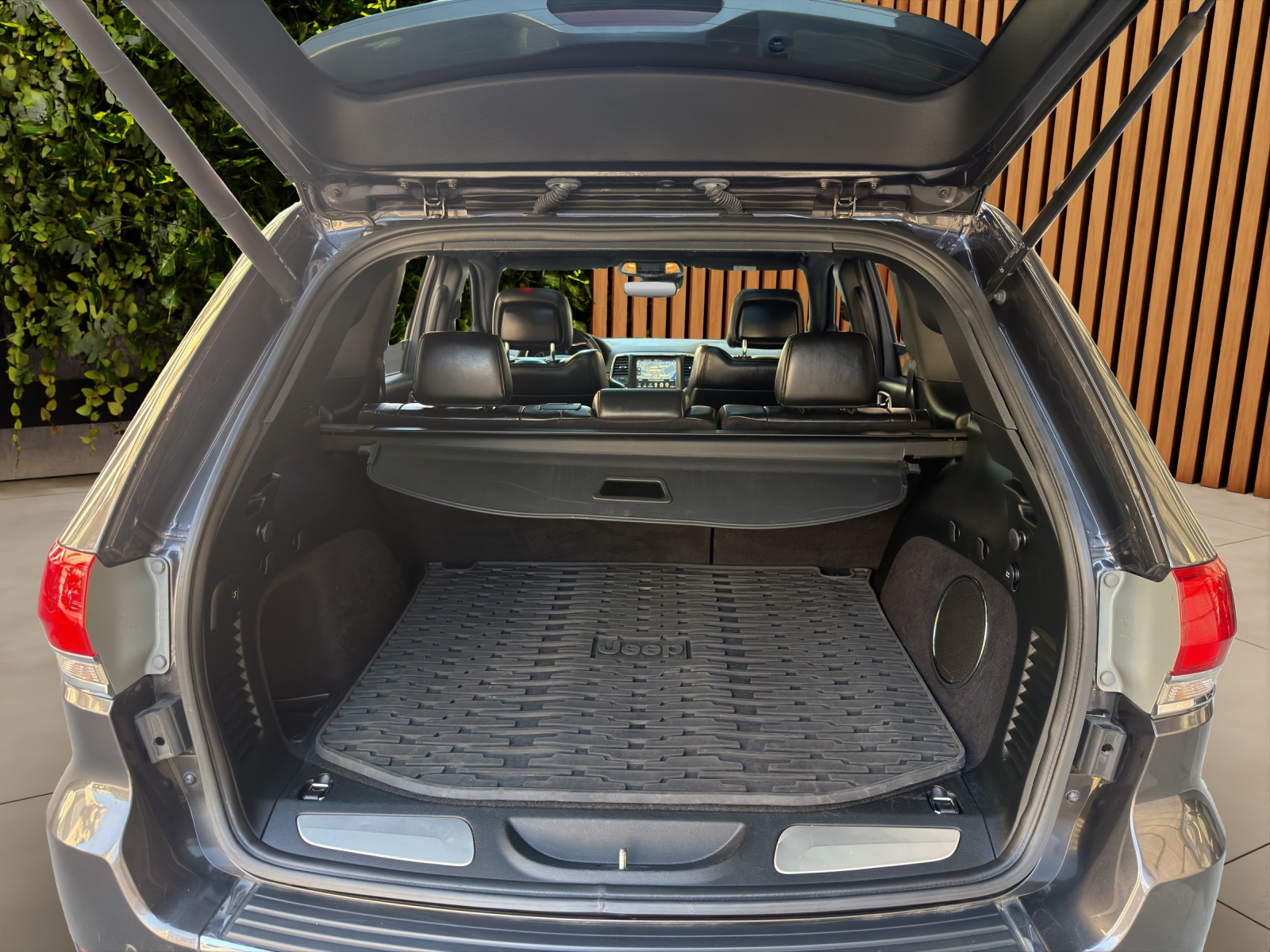 JEEP Grand Cherokee 3.0 CRD Overland Automatic-image-17