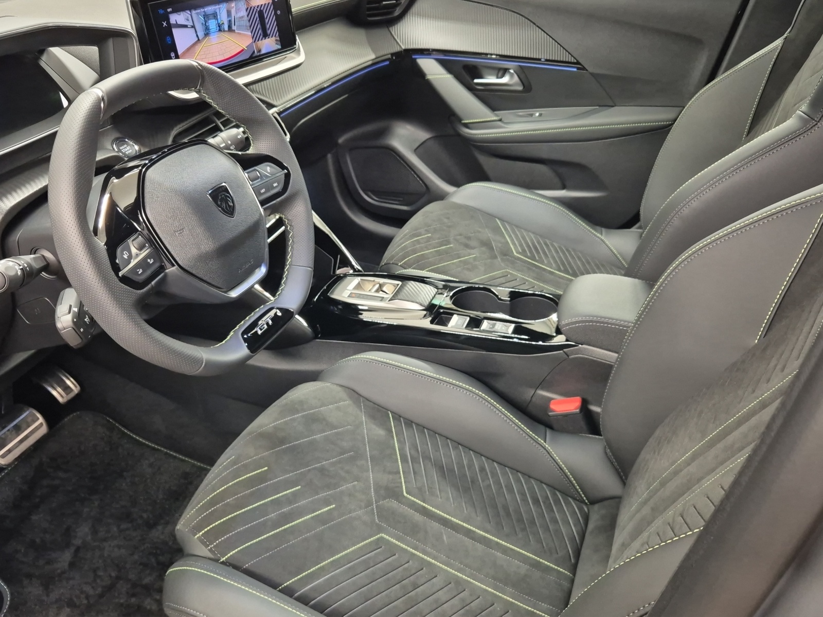 PEUGEOT 208 1.2 Hybrid 145 GT-image-14