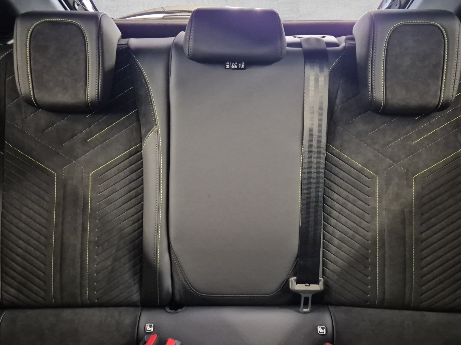 PEUGEOT 208 1.2 Hybrid 145 GT-image-11