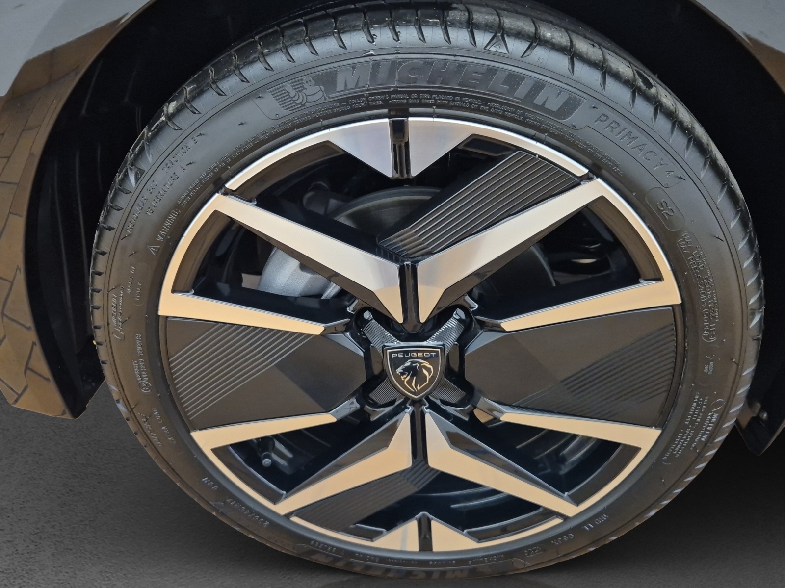 PEUGEOT 208 1.2 Hybrid 145 GT-image-15