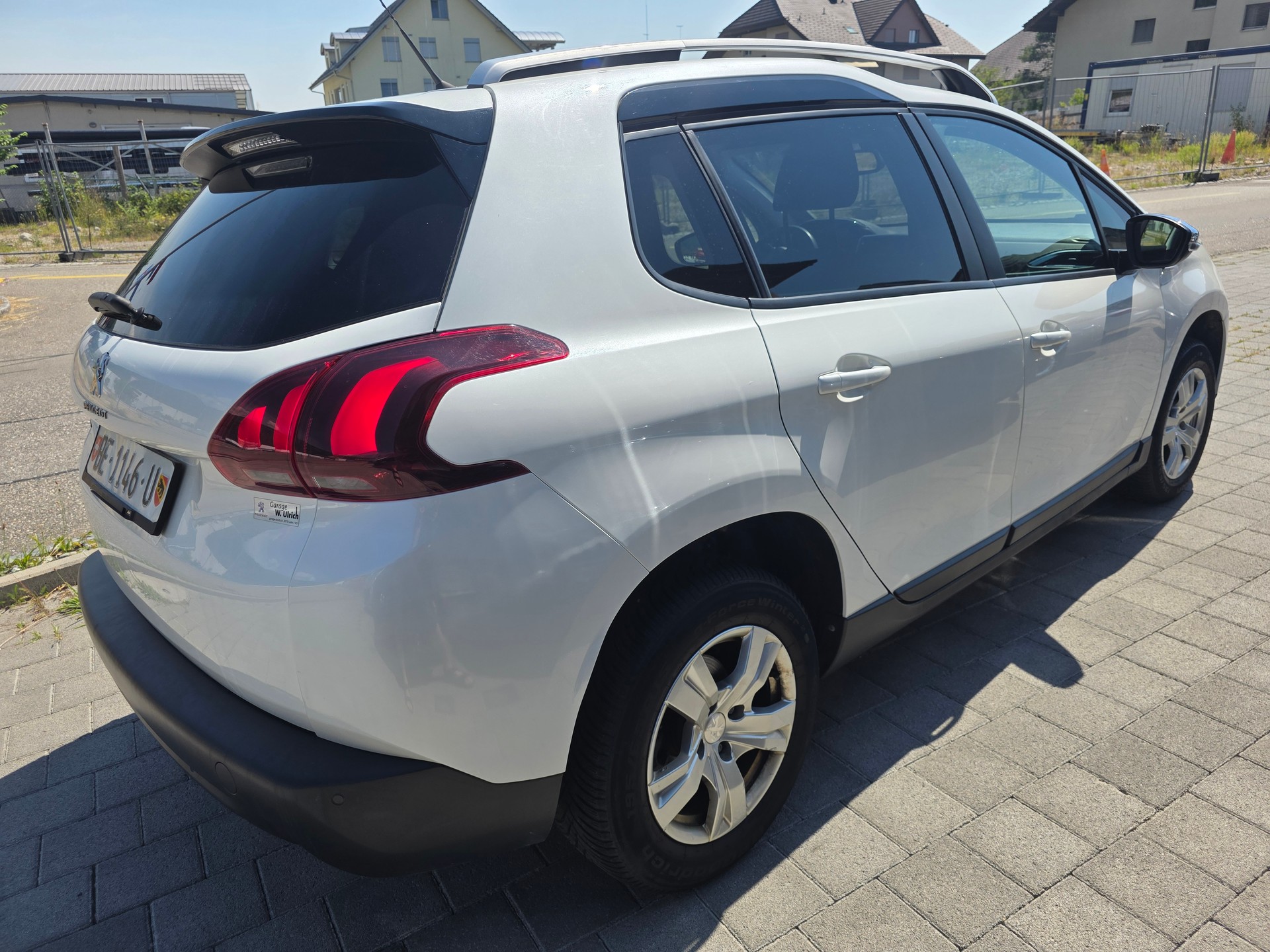 PEUGEOT 2008 1.2 PureTech Active EAT6 nur 9000 Bis ende juni-image-1