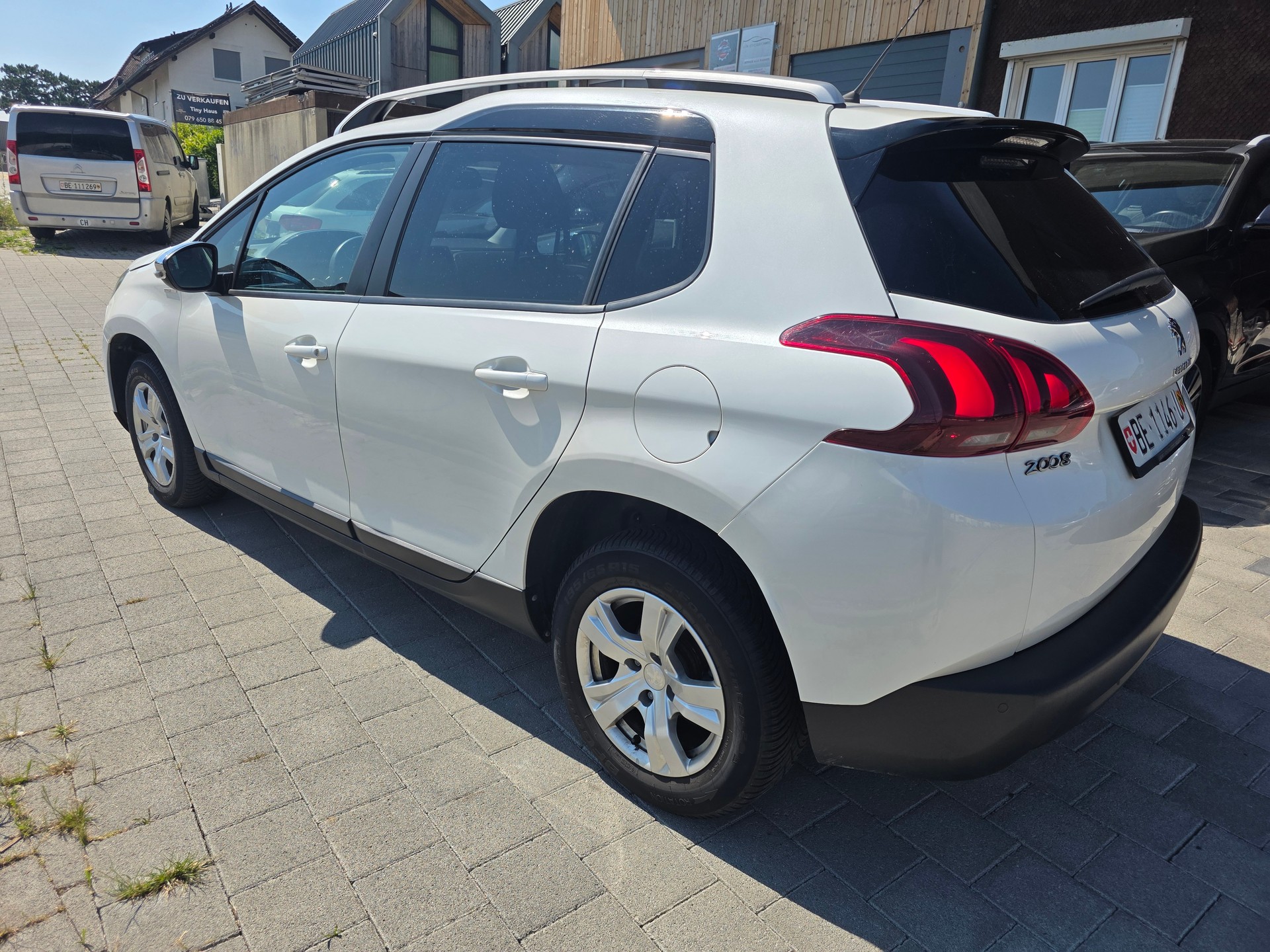 PEUGEOT 2008 1.2 PureTech Active EAT6 nur 9000 Bis ende juni-image-12