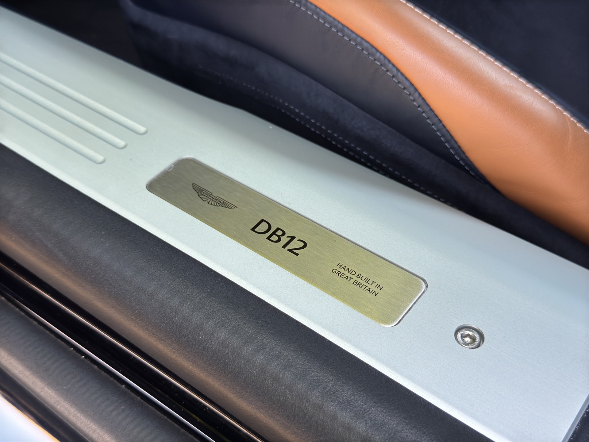 ASTON MARTIN DB12-image-23