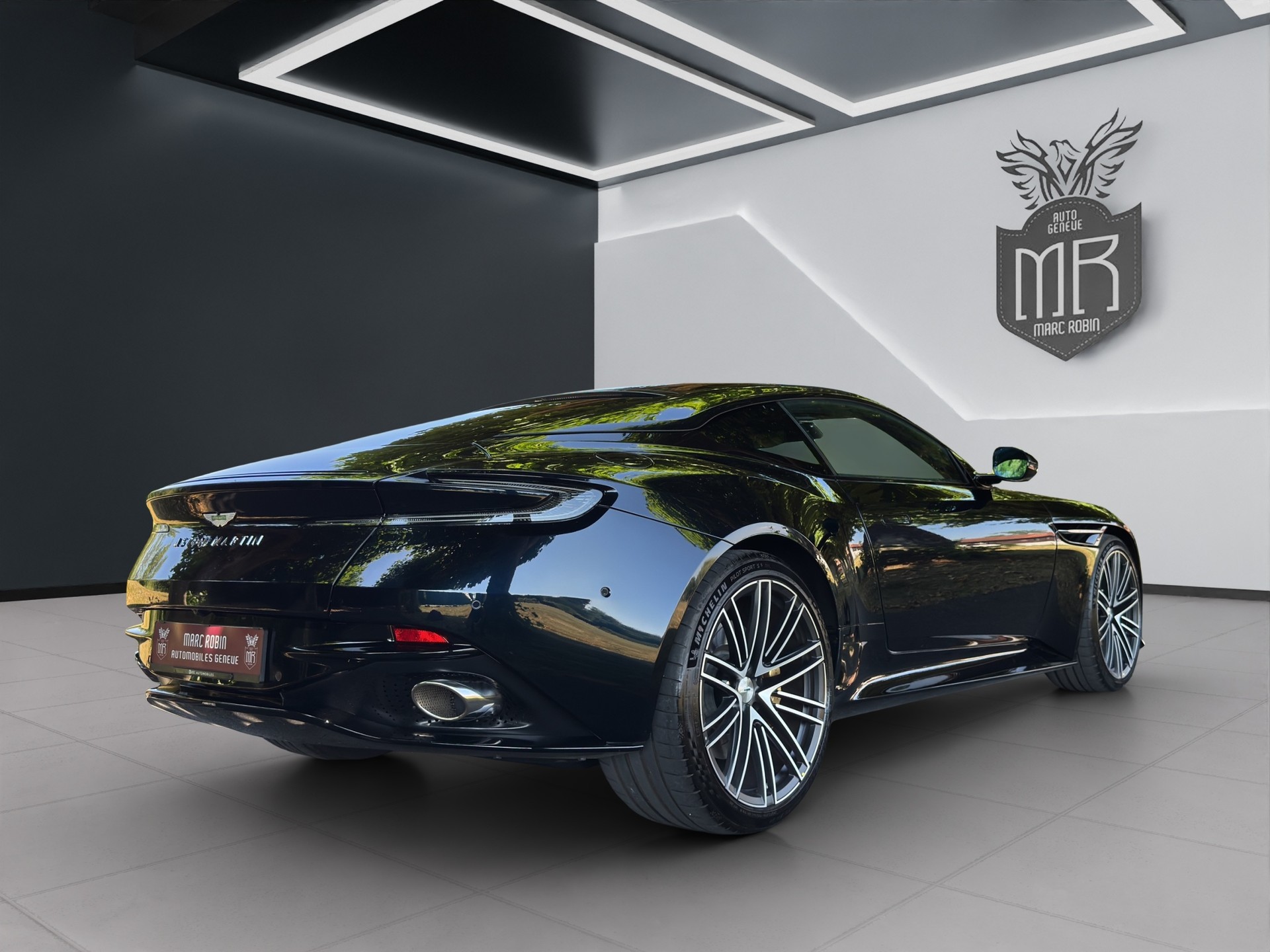 ASTON MARTIN DB12-showroom-element-3