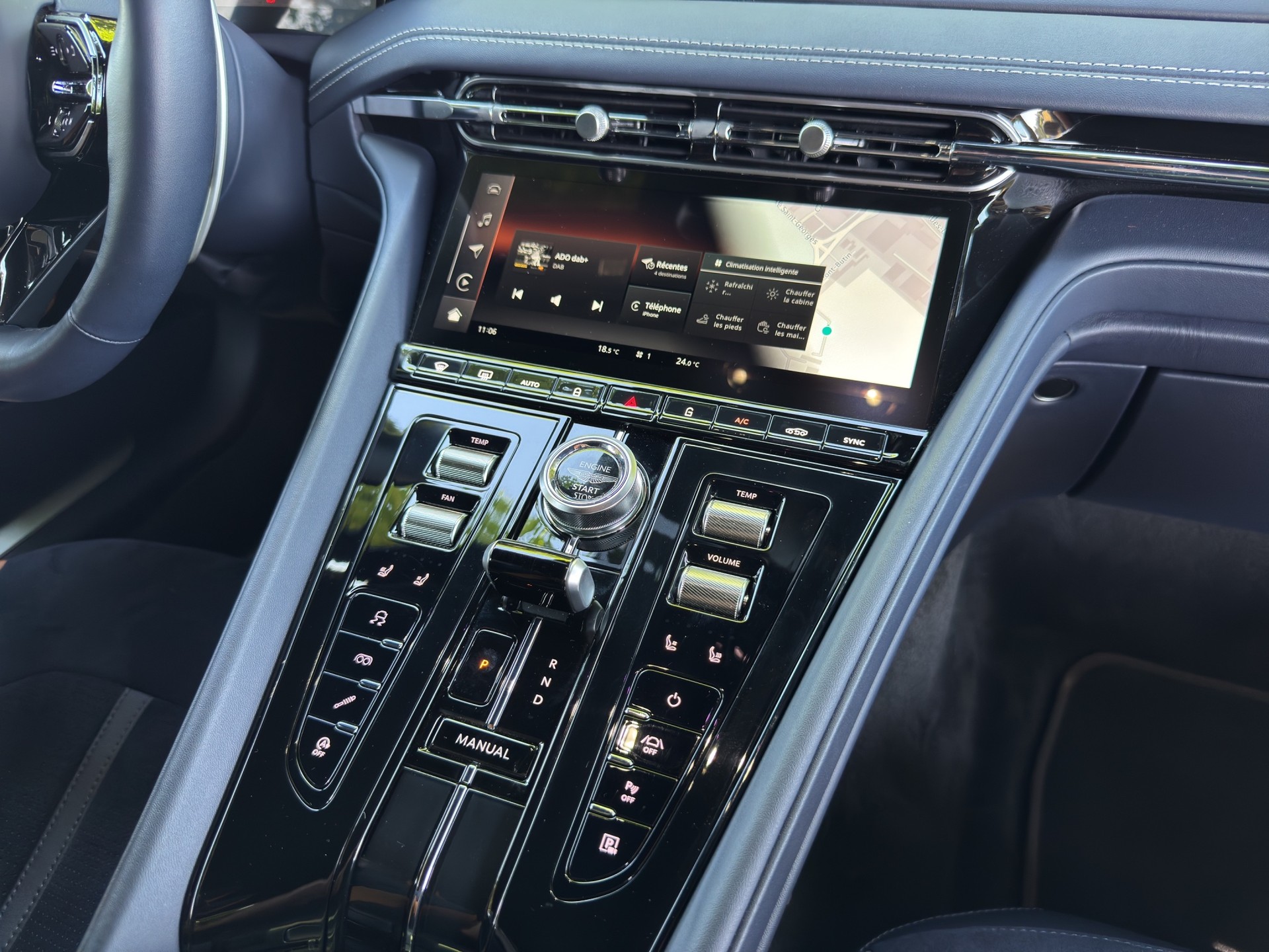 ASTON MARTIN DB12-image-12