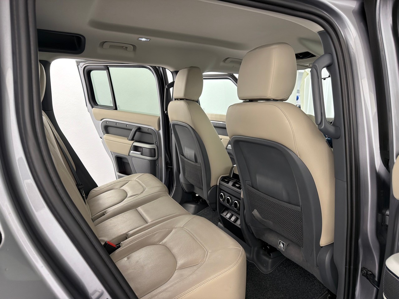 LAND ROVER Defender110 3.0DI6 300 SE-image-9