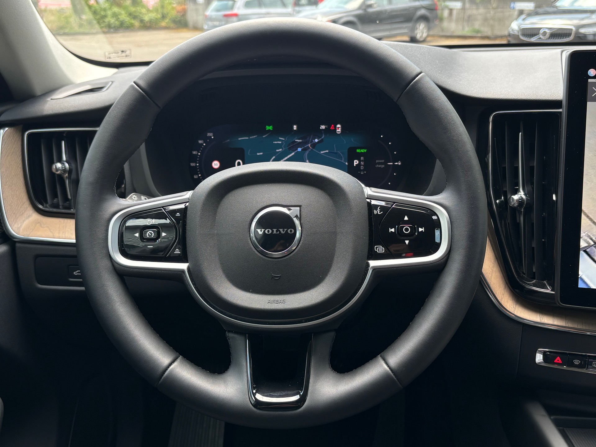VOLVO XC60 2.0 T6 TE Plus Dark eAWD-image-18