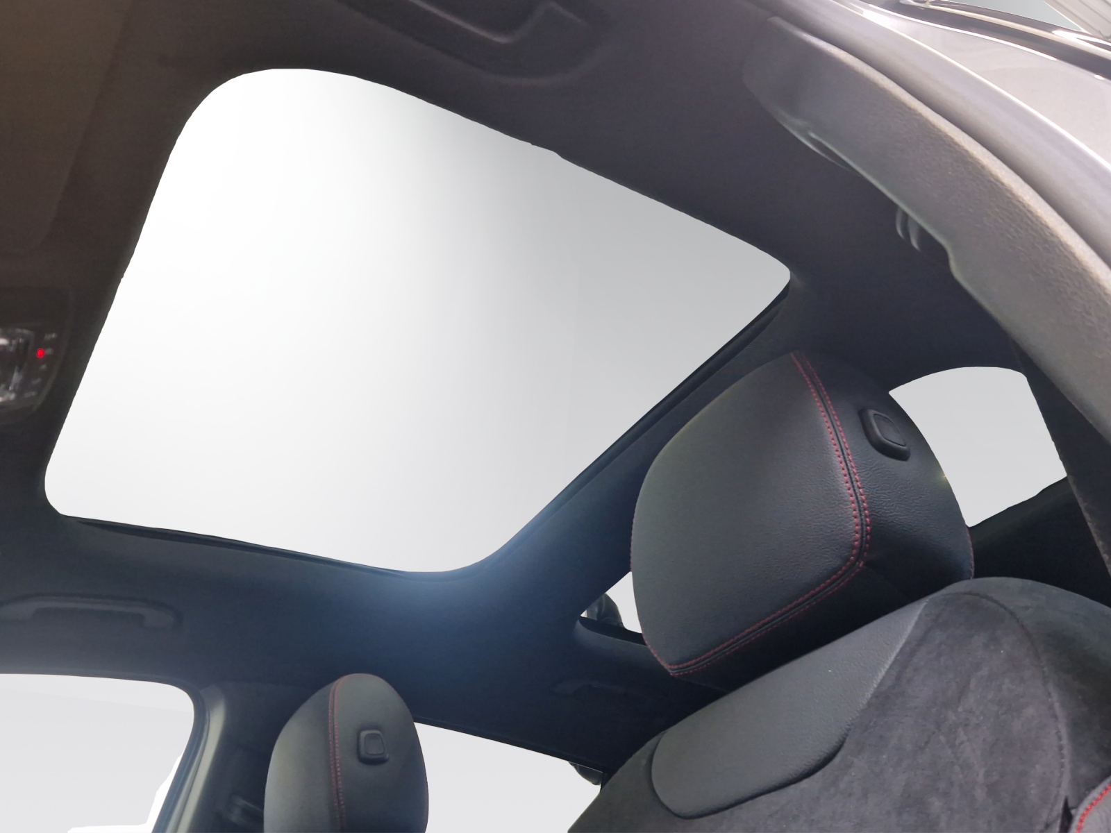 MERCEDES-BENZ GLA 250 4Matic 8G-DCT Swiss Star-image-9