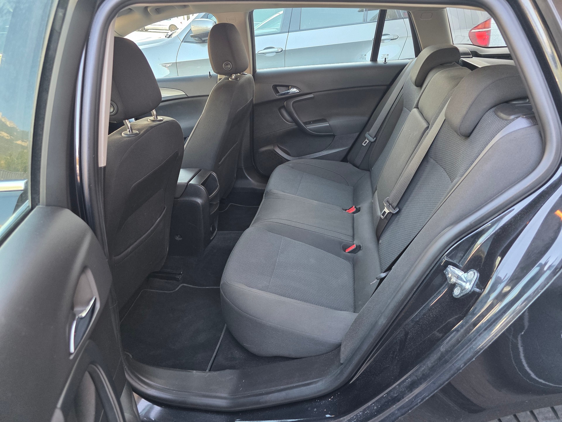 OPEL Insignia Sports Tourer 2.0 Turbo Edition 4WD-image-15