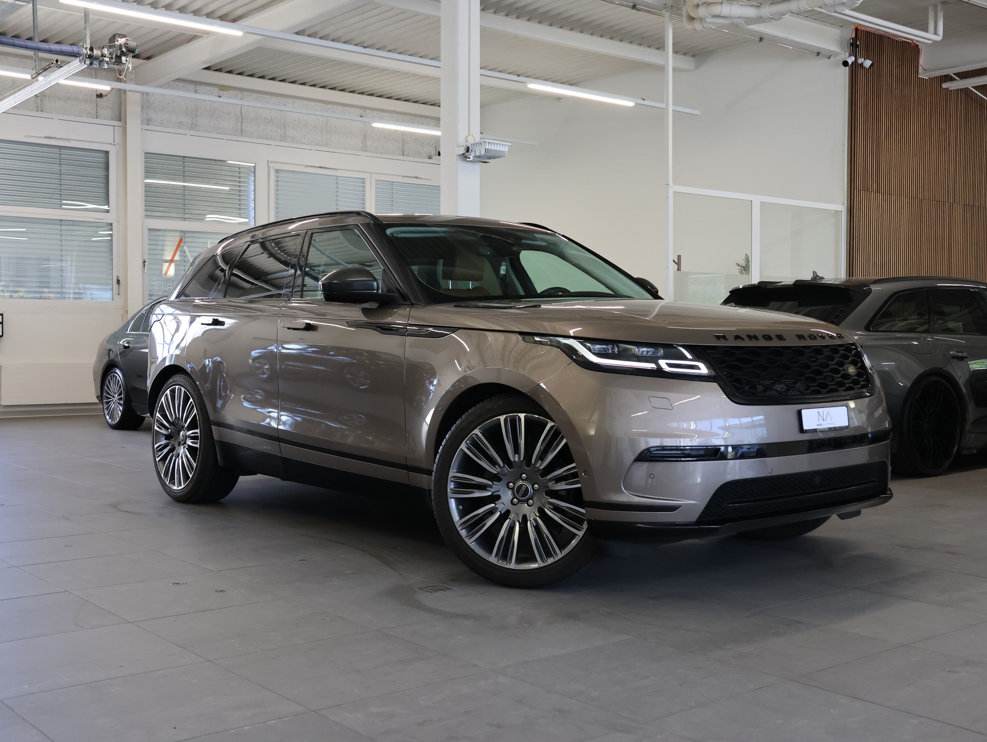 LAND ROVER Range Rover Velar D 240 HSE Automatic *Panoramadach* *Sitzheizung*