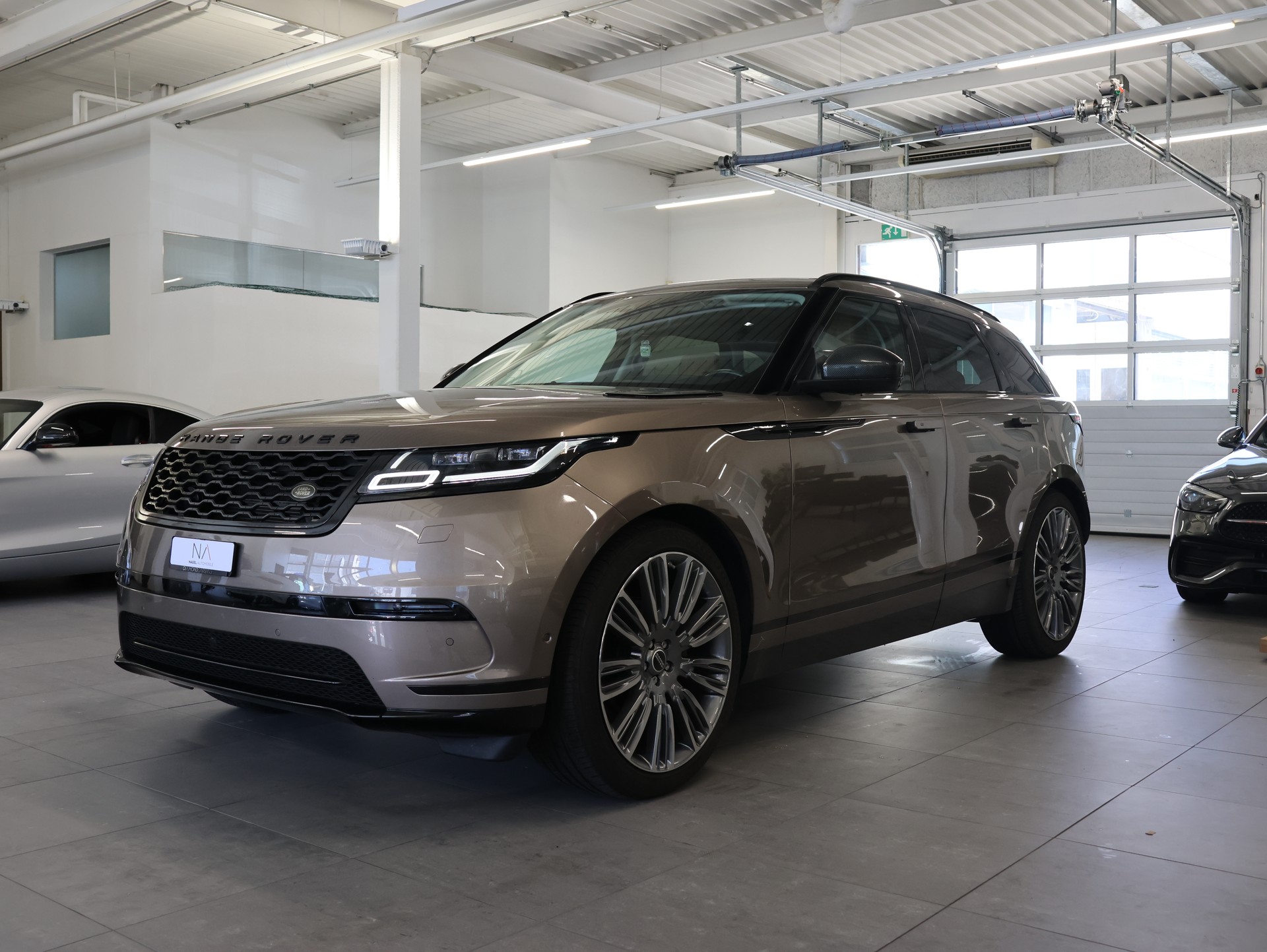 LAND ROVER Range Rover Velar D 240 HSE Automatic *Panoramadach* *Sitzheizung*-showroom-element-3
