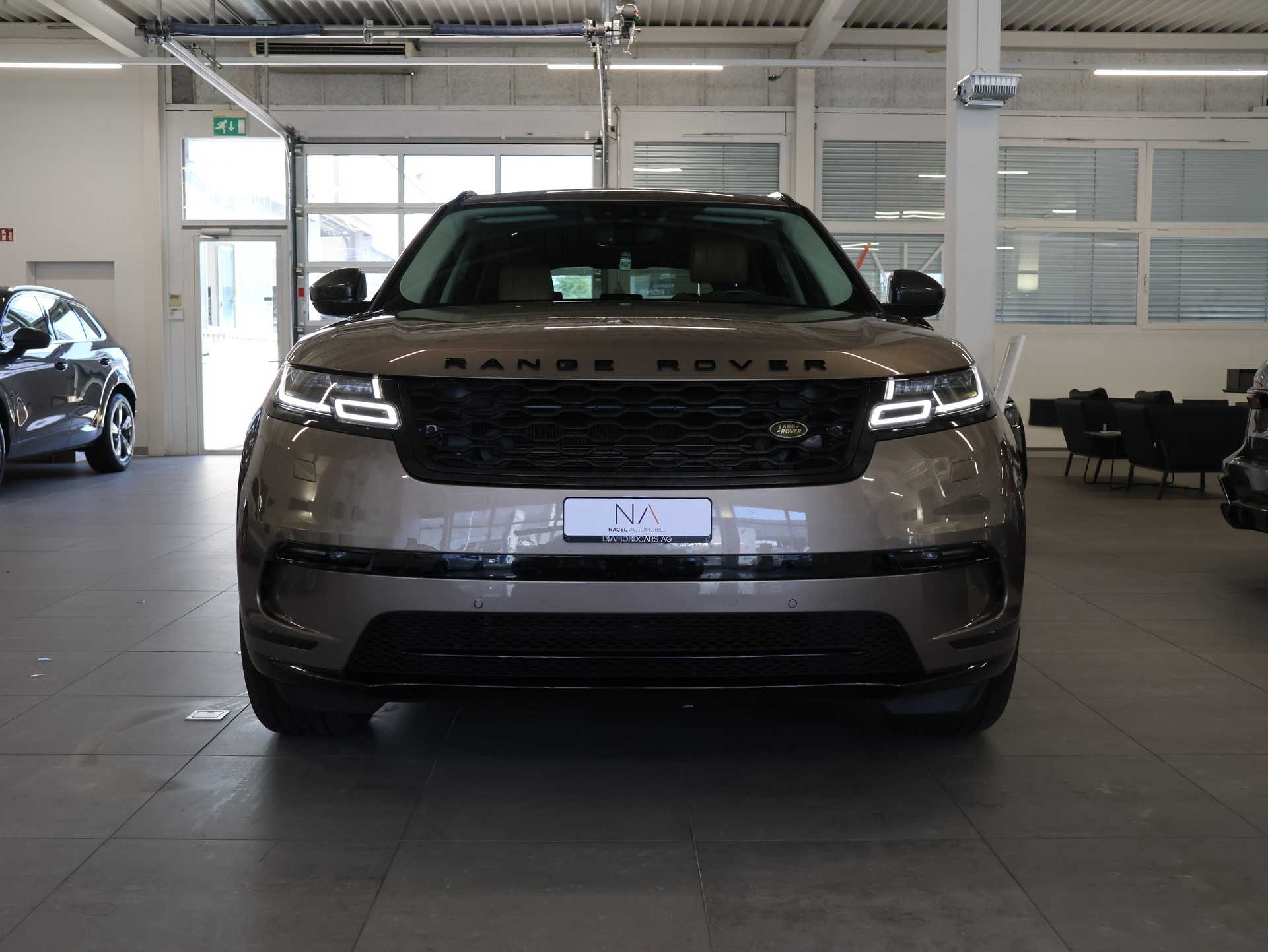 LAND ROVER Range Rover Velar D 240 HSE Automatic *Panoramadach* *Sitzheizung*-showroom-element-2