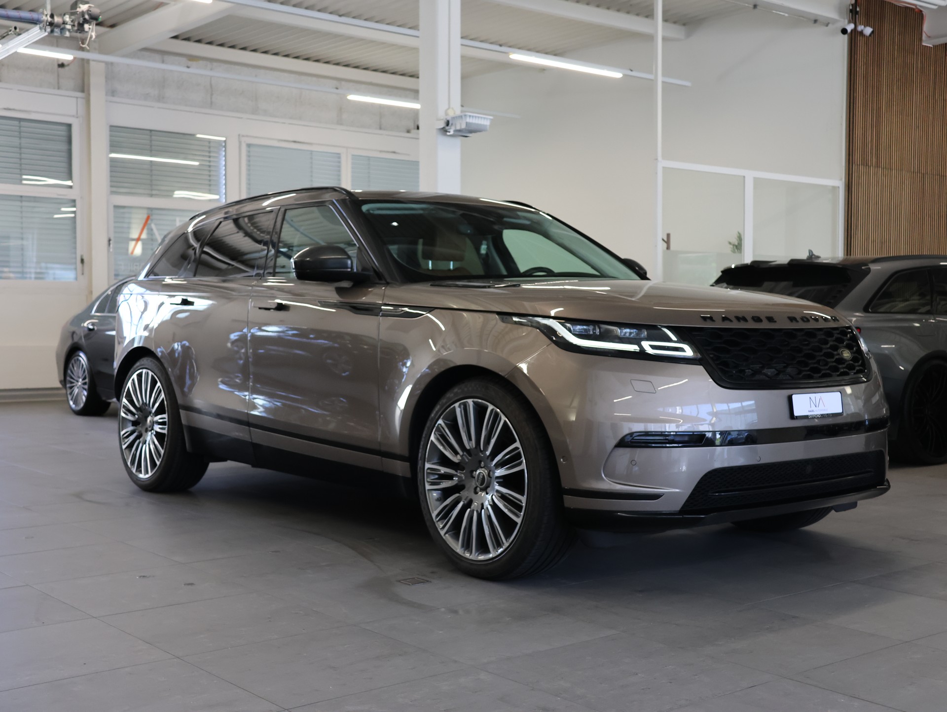 LAND ROVER Range Rover Velar D 240 HSE Automatic *Panoramadach* *Sitzheizung*-showroom-element-1