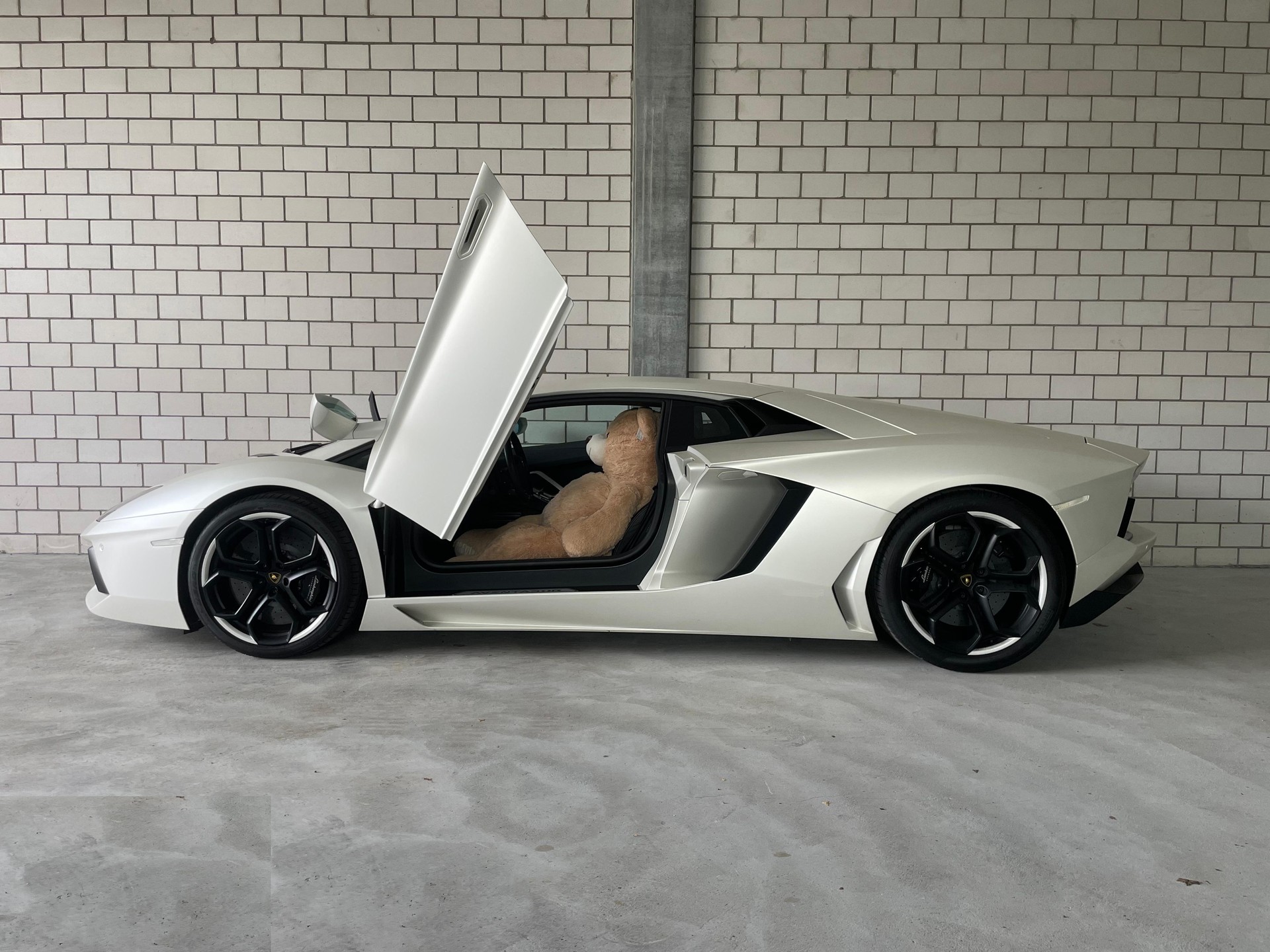 LAMBORGHINI Aventador LP700-4 Coupé E-Gear Traumausstattung inkl. Ad Personam Mattlackierung