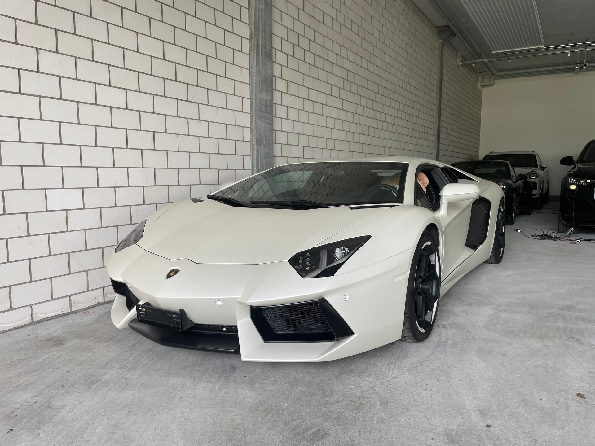 LAMBORGHINI Aventador LP700-4 Coupé E-Gear Traumausstattung inkl. Ad Personam Mattlackierung-showroom-element-1