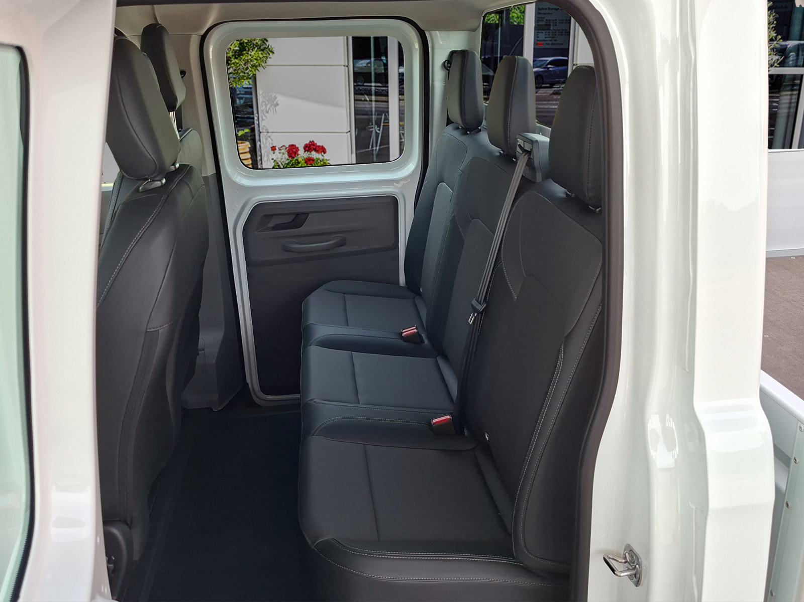 VW Transporter 2.0 TDI-image-19