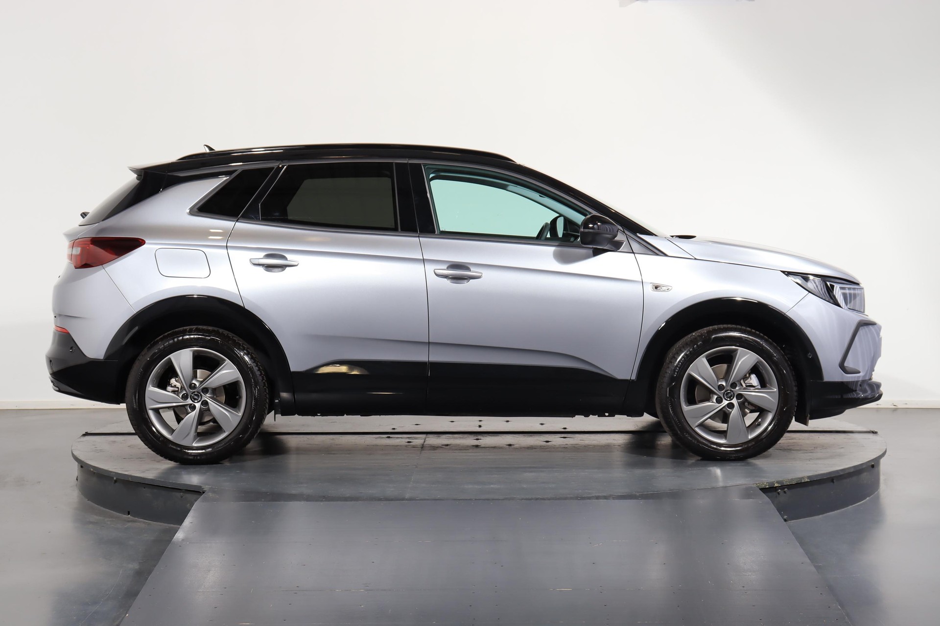OPEL Grandland 1.2 T GS Line-showroom-element-1