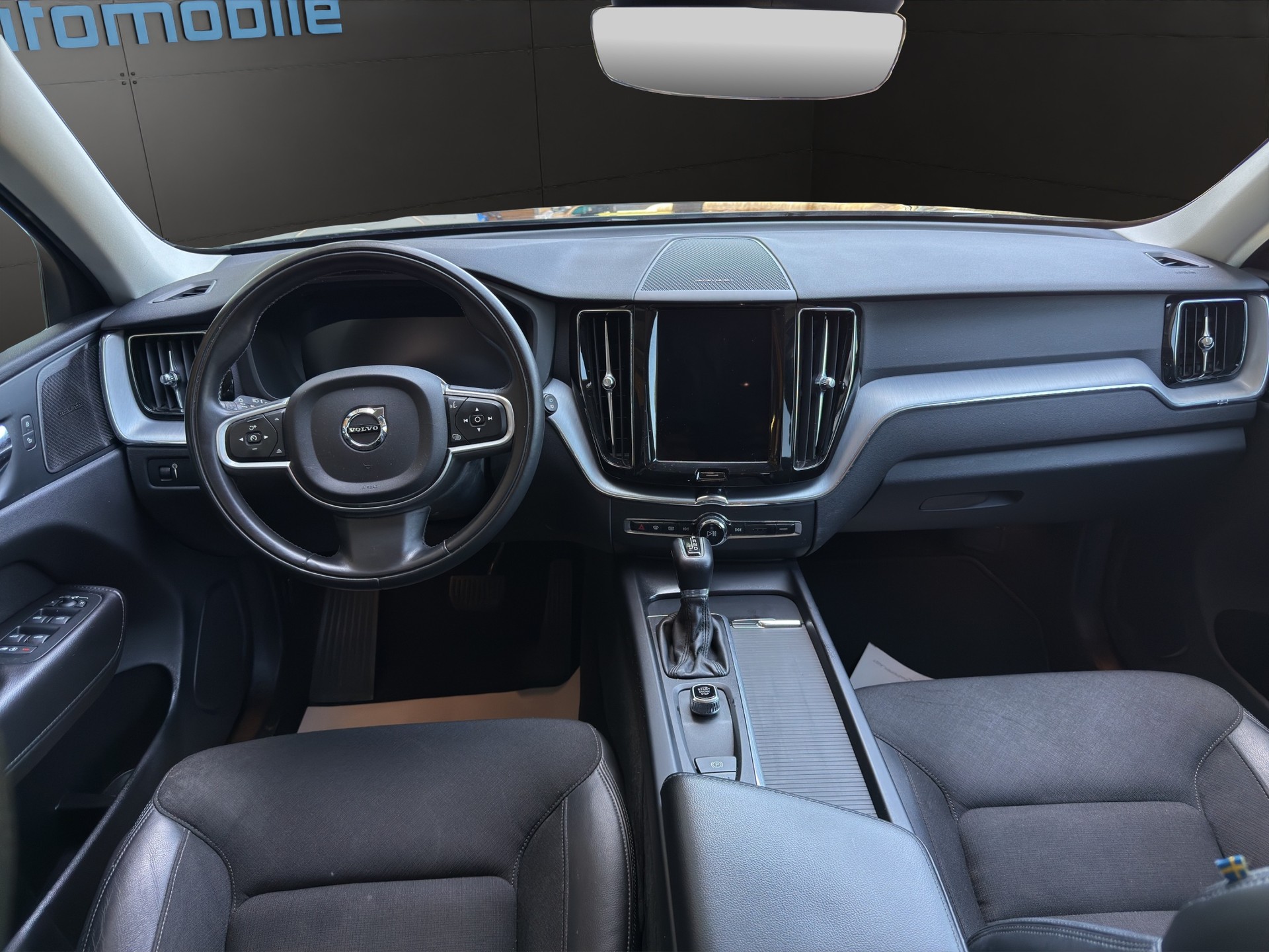 VOLVO XC60 D4 AWD Inscription-image-3