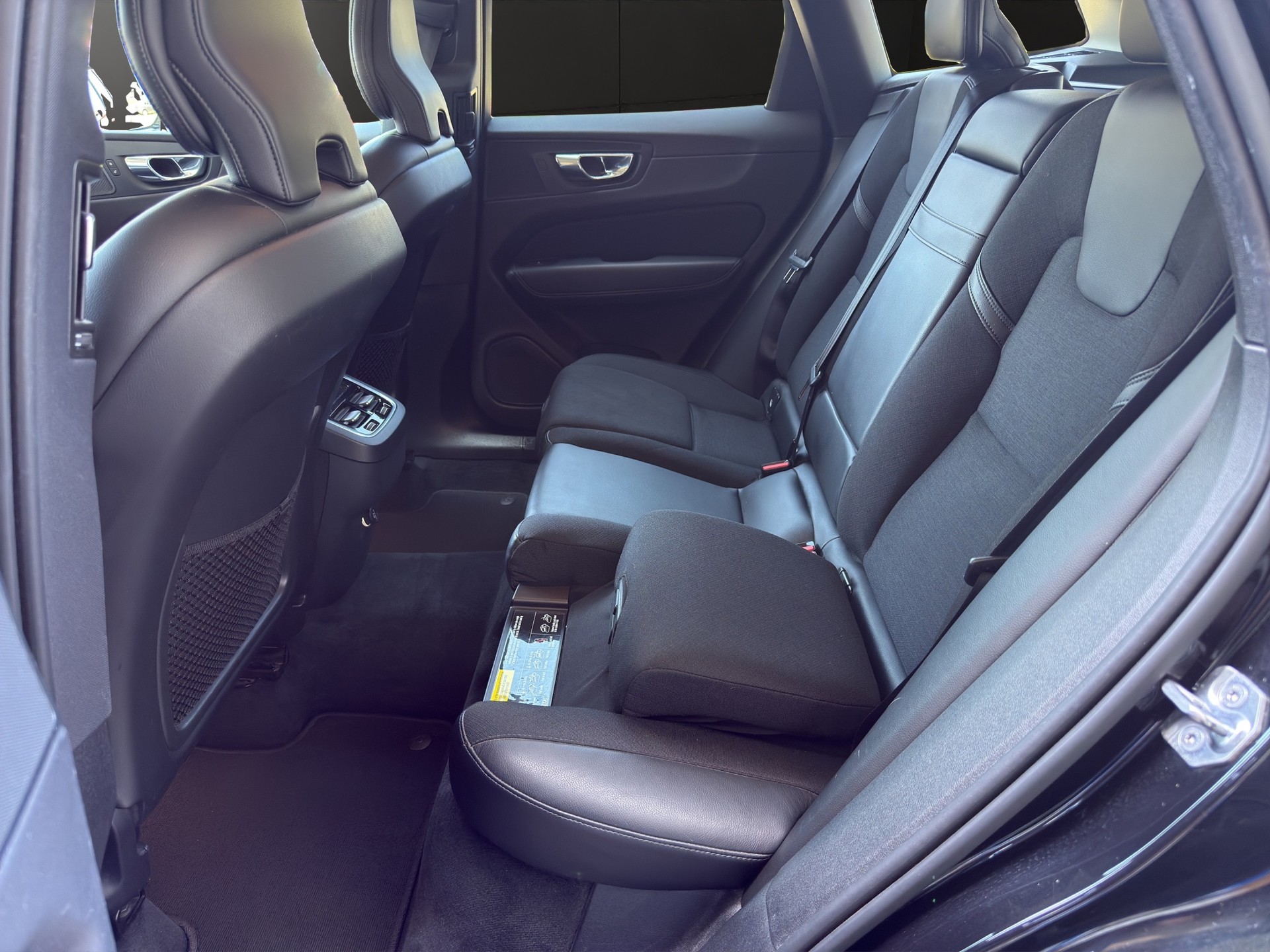 VOLVO XC60 D4 AWD Inscription-image-11