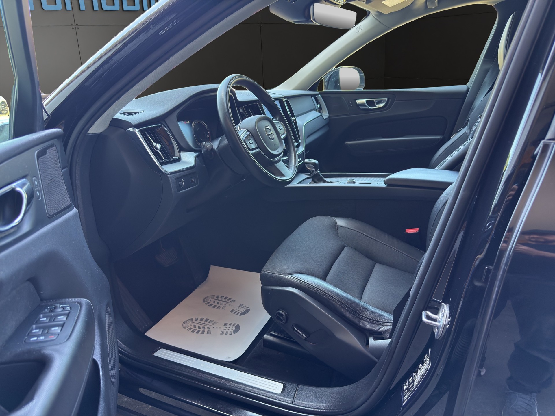 VOLVO XC60 D4 AWD Inscription-image-10