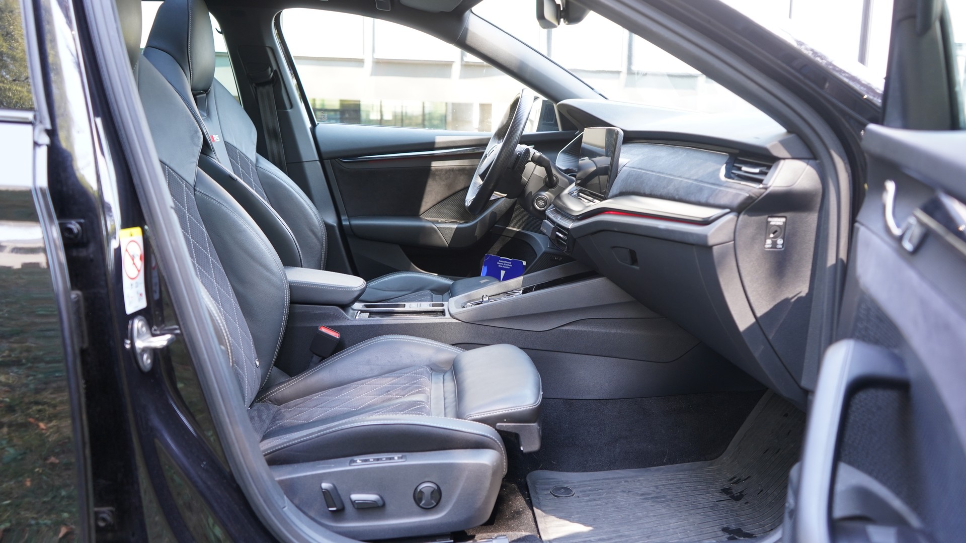 SKODA Octavia Combi 2.0 TSI DSG RS-image-18