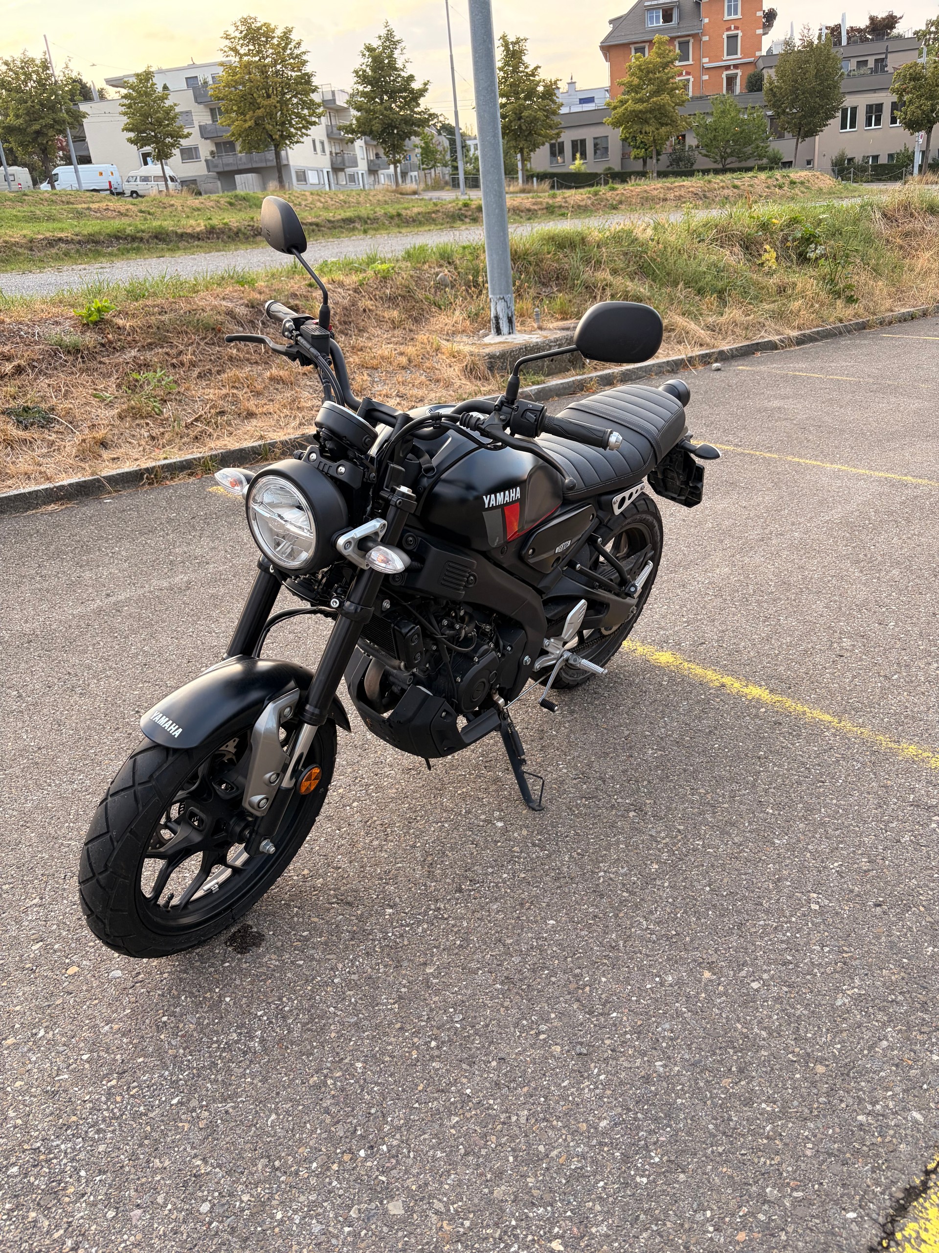YAMAHA XSR 125-image-4