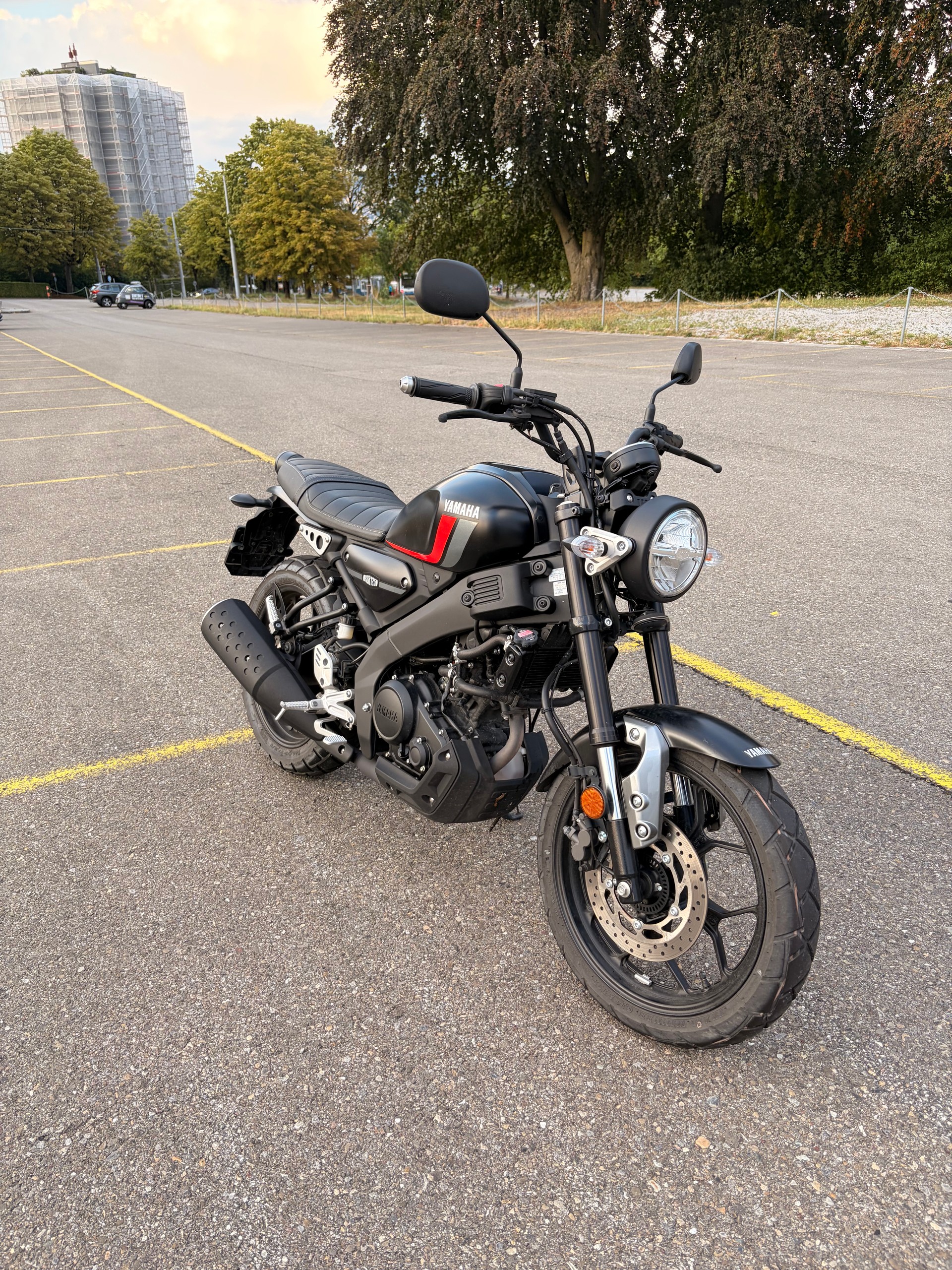 YAMAHA XSR 125-image-1