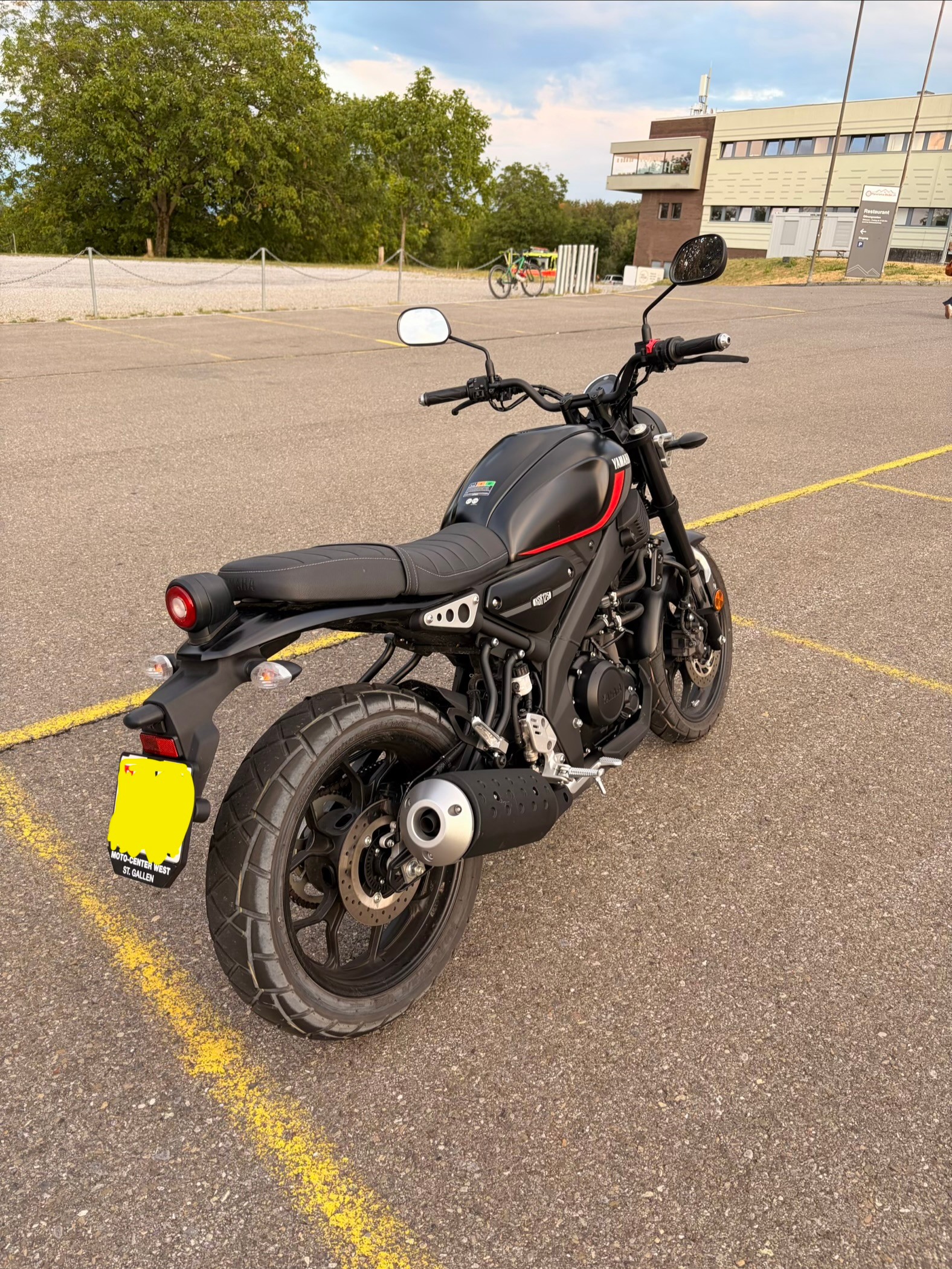 YAMAHA XSR 125-image-2