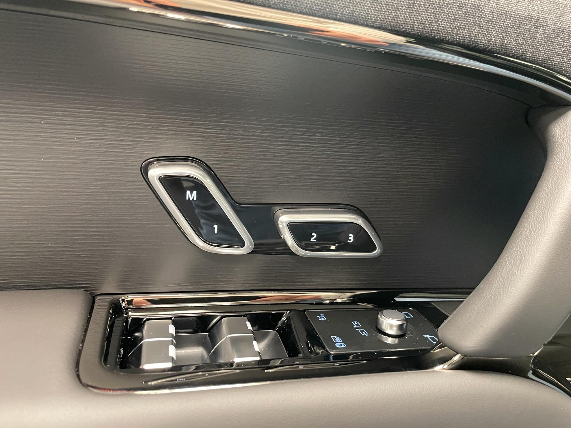 LAND ROVER Range Rover Sport 3.0 I6 P550e Autobiography (Plug-in Hybrid)-image-13