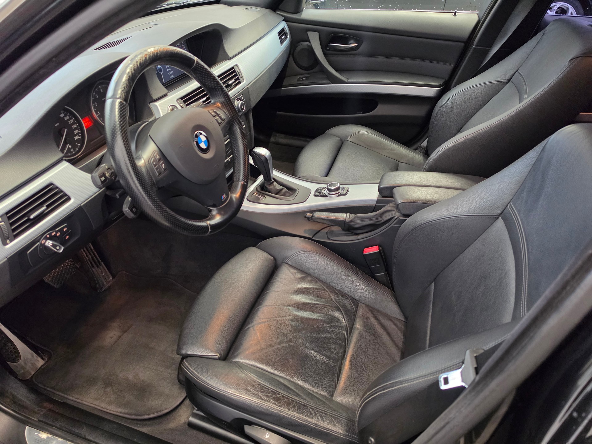 BMW 335i xDrive Touring Steptronic M SPORTPAKET-showroom-element-3