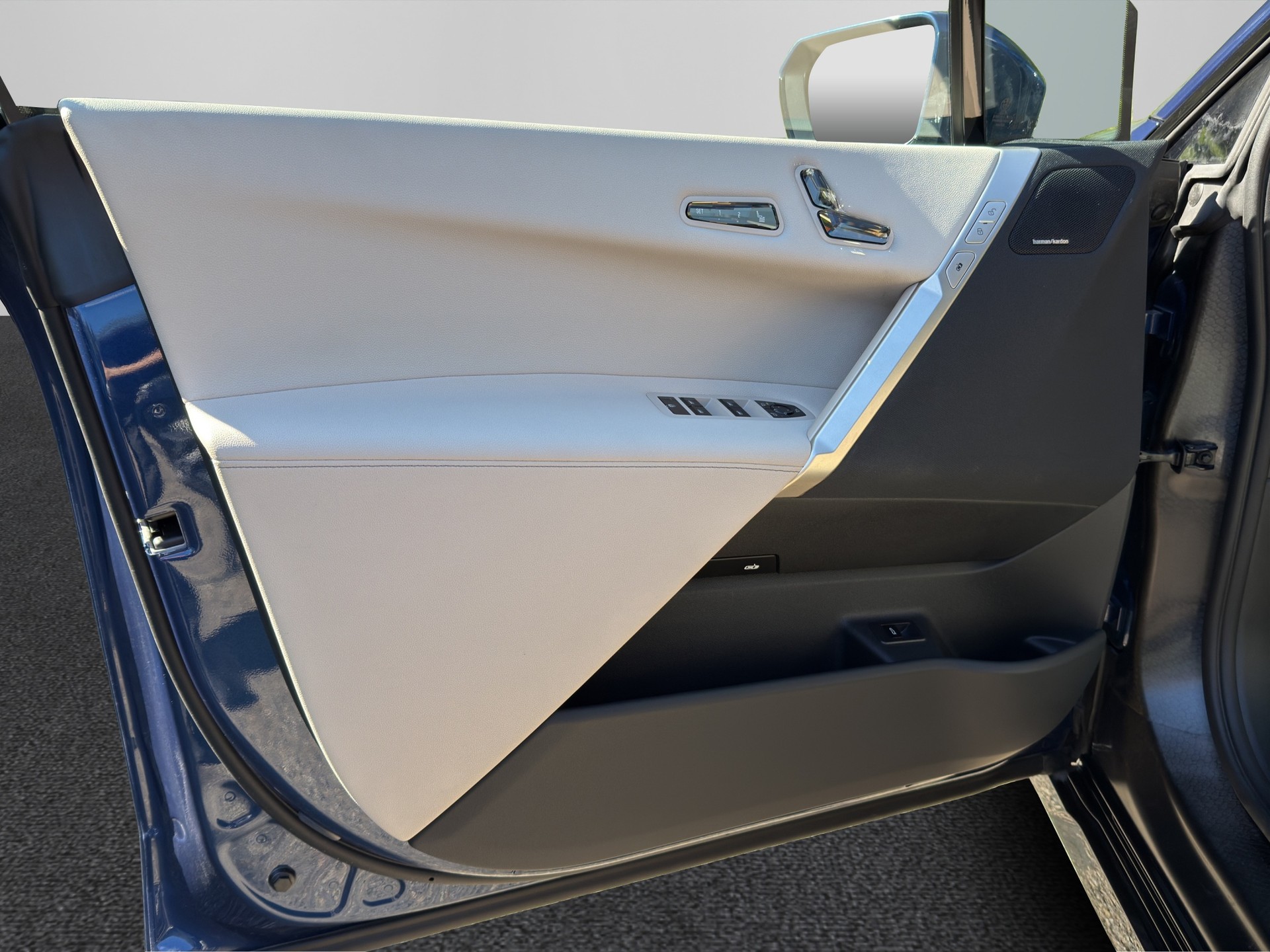 BMW iX xDrive50 Sportpaket-image-16