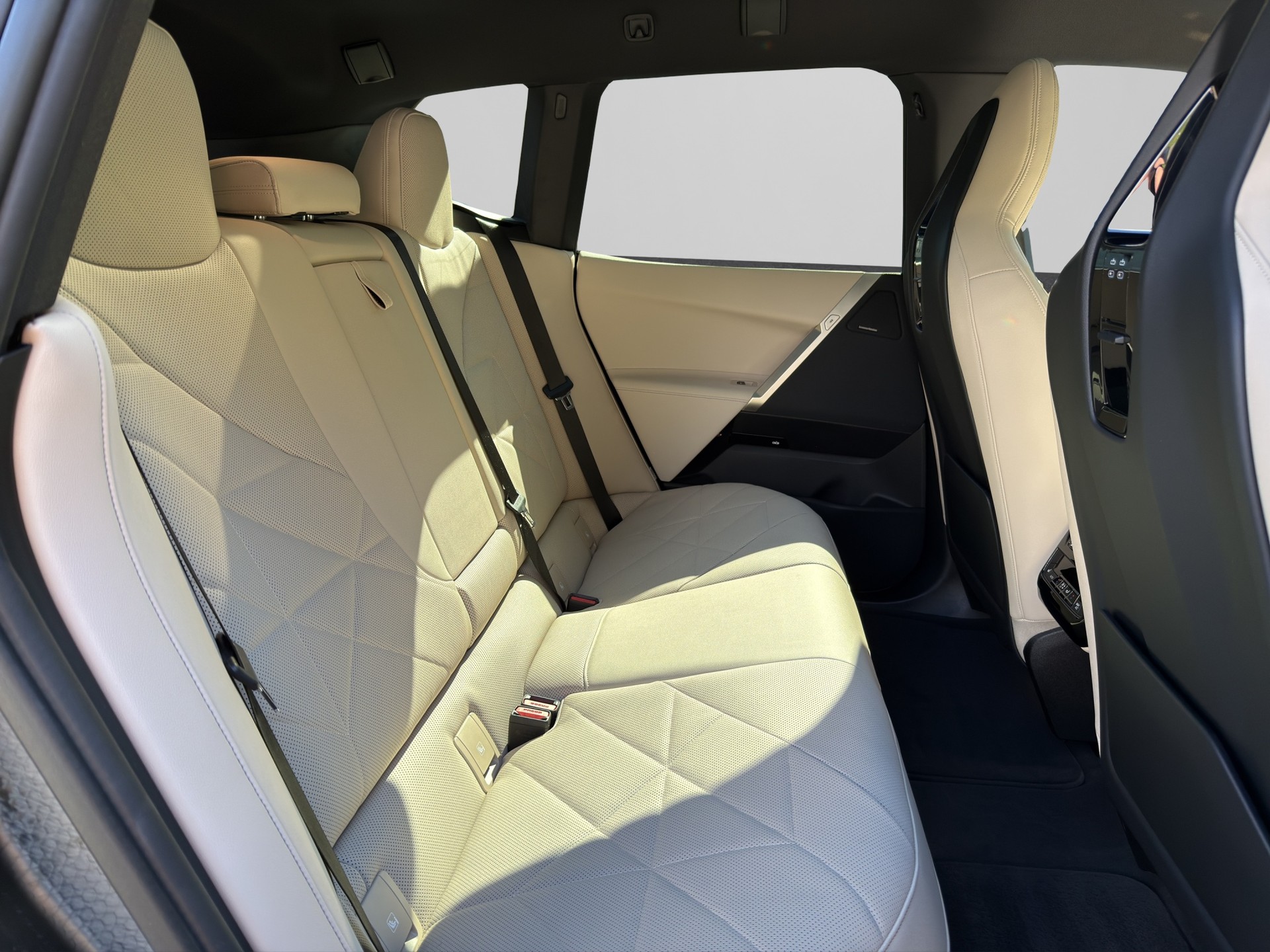 BMW iX xDrive50 Sportpaket-image-11
