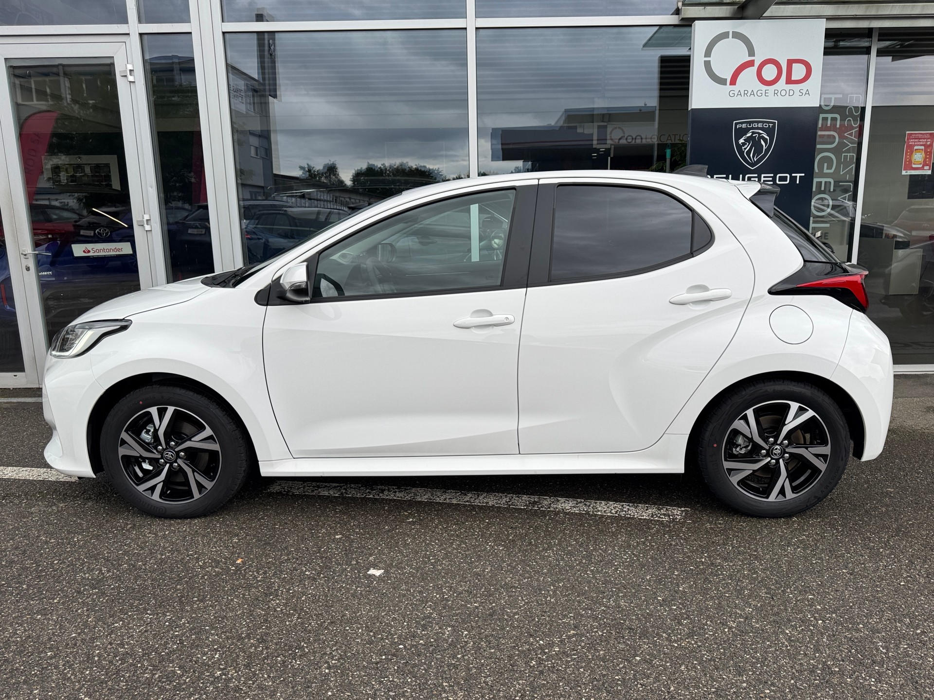 TOYOTA Yaris 1.5 Trend e-CVT-showroom-element-3