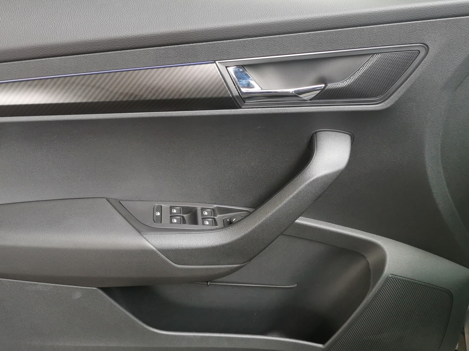 SKODA Karoq 2.0 TSI SportLine 4x4 DSG-image-12